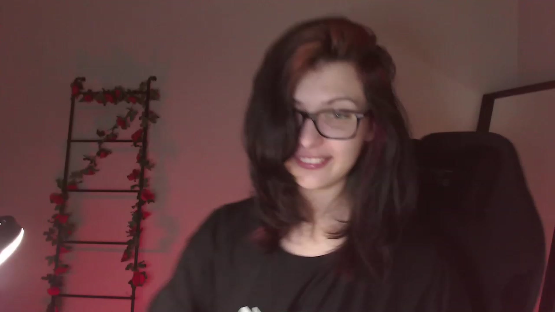 Gallery image thumbnail from RoomToAvoid's myfreecams stream on, 01/01/2023, 08:25 image 3 of 20
