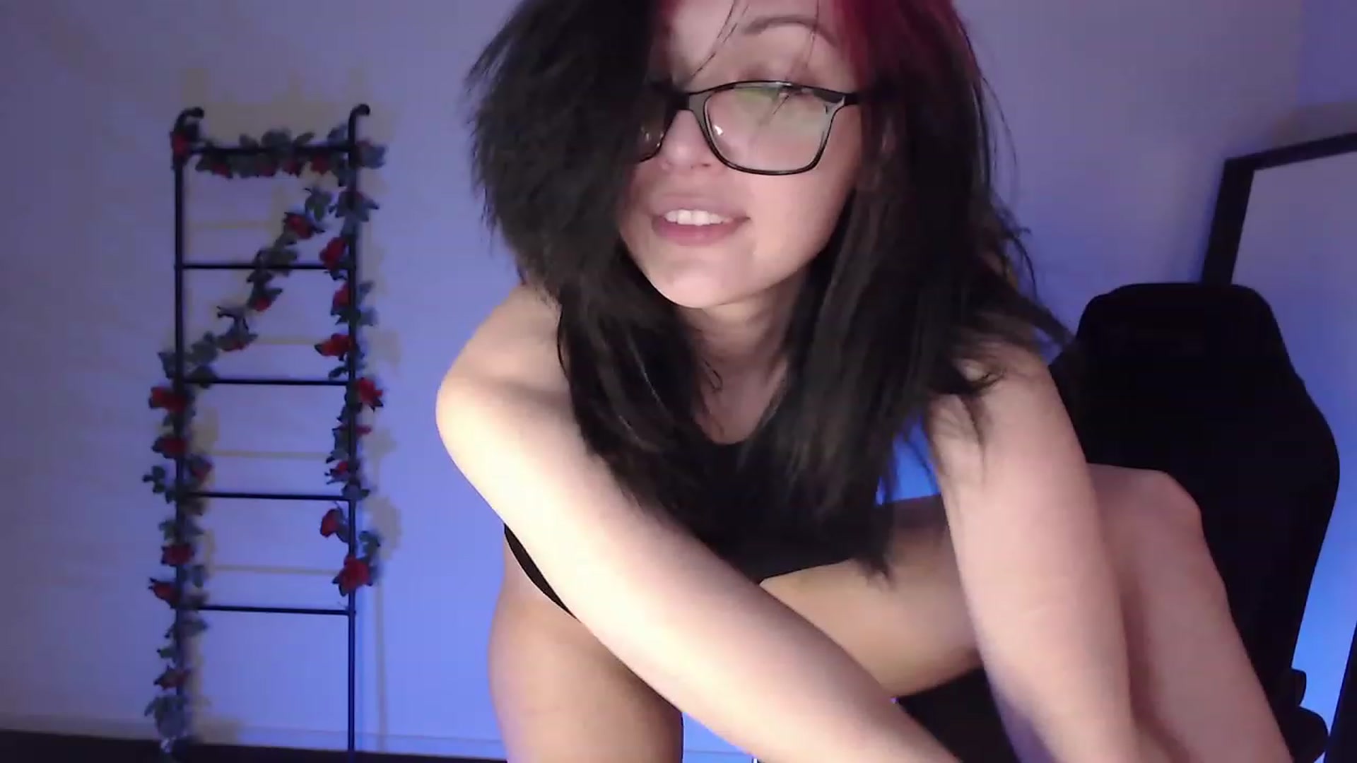 Gallery image thumbnail from RoomToAvoid's myfreecams stream on, 01/08/2023, 06:33 image 4 of 20