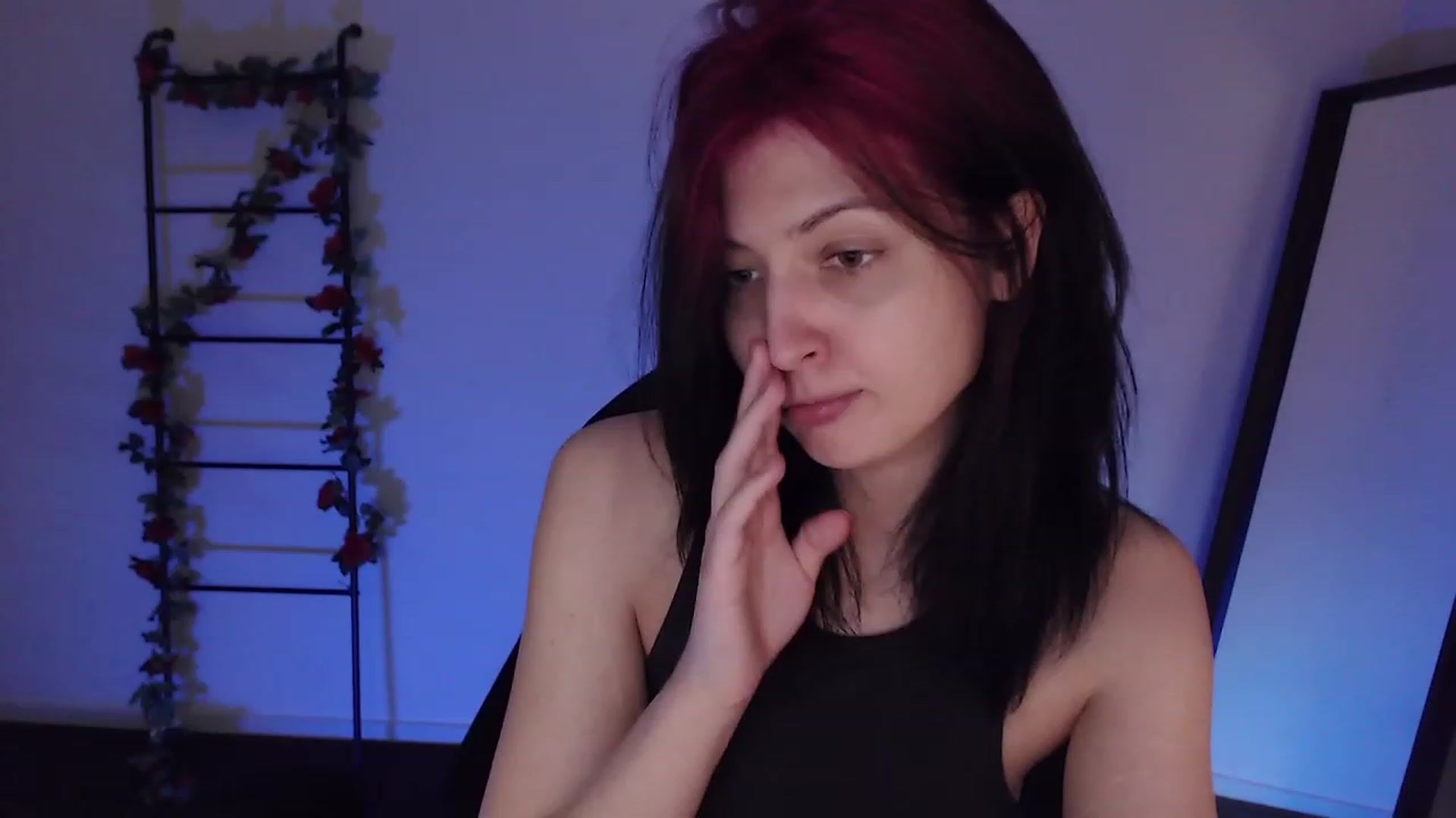 Gallery image thumbnail from RoomToAvoid's myfreecams stream on, 01/08/2023, 06:33 image 12 of 20
