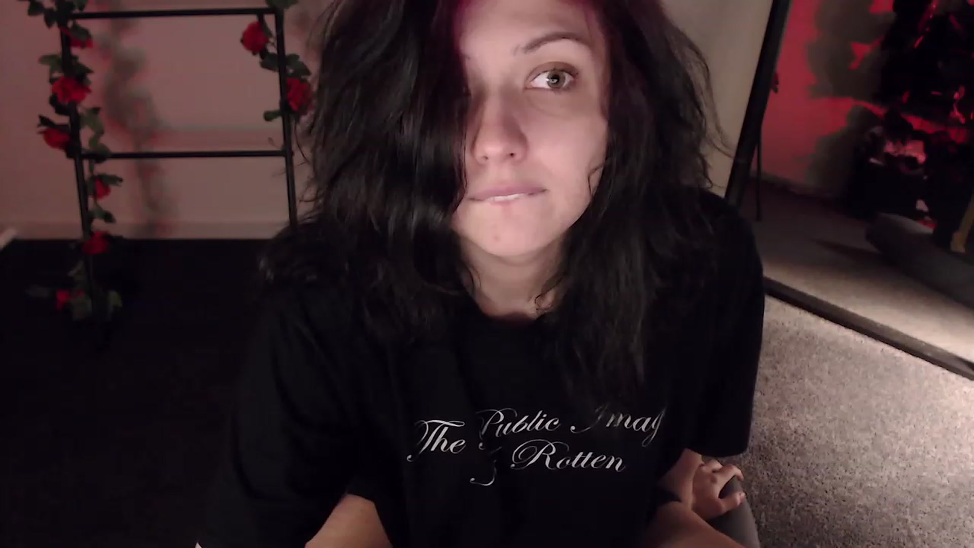 Gallery image thumbnail from RoomToAvoid's myfreecams stream on, 01/12/2023, 05:25 image 8 of 20