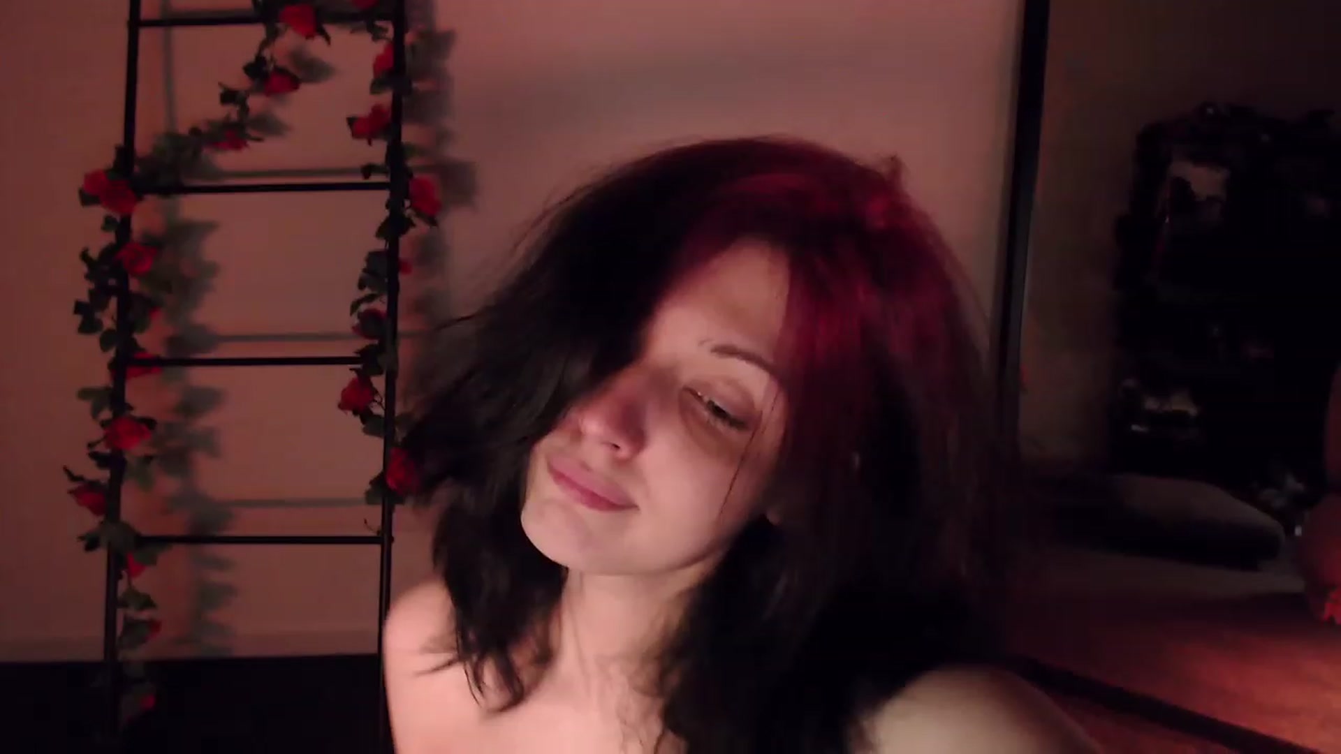 Gallery image thumbnail from RoomToAvoid's myfreecams stream on, 01/12/2023, 05:25 image 15 of 20