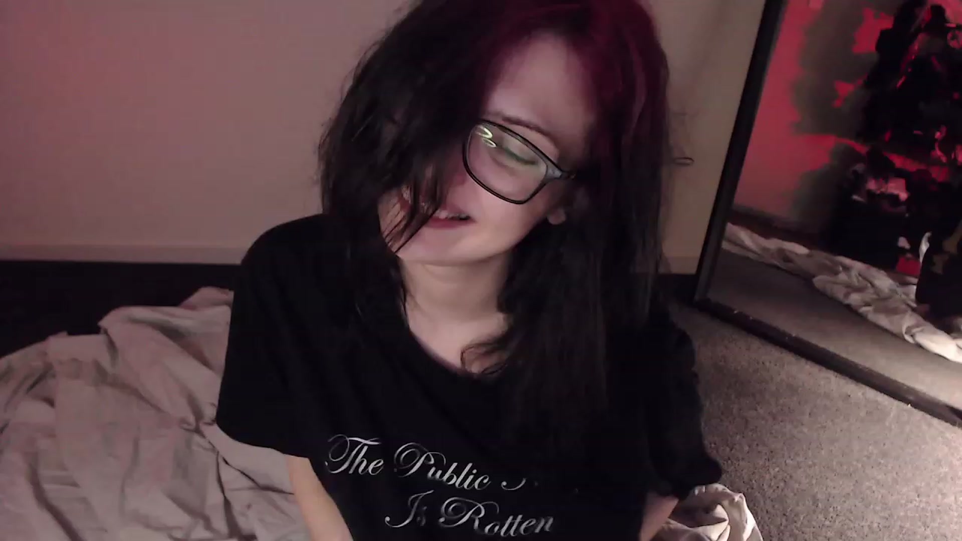Gallery image thumbnail from RoomToAvoid's myfreecams stream on, 01/12/2023, 05:25 image 1 of 20