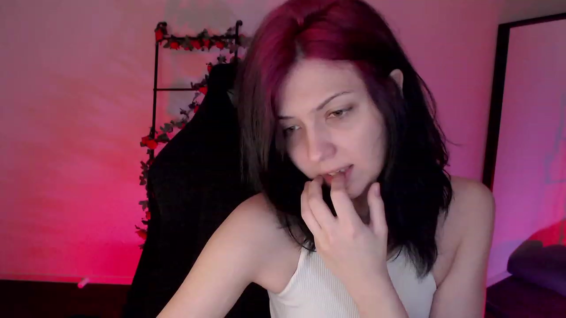 Gallery image thumbnail from RoomToAvoid's myfreecams stream on, 01/13/2023, 24:11 image 15 of 20