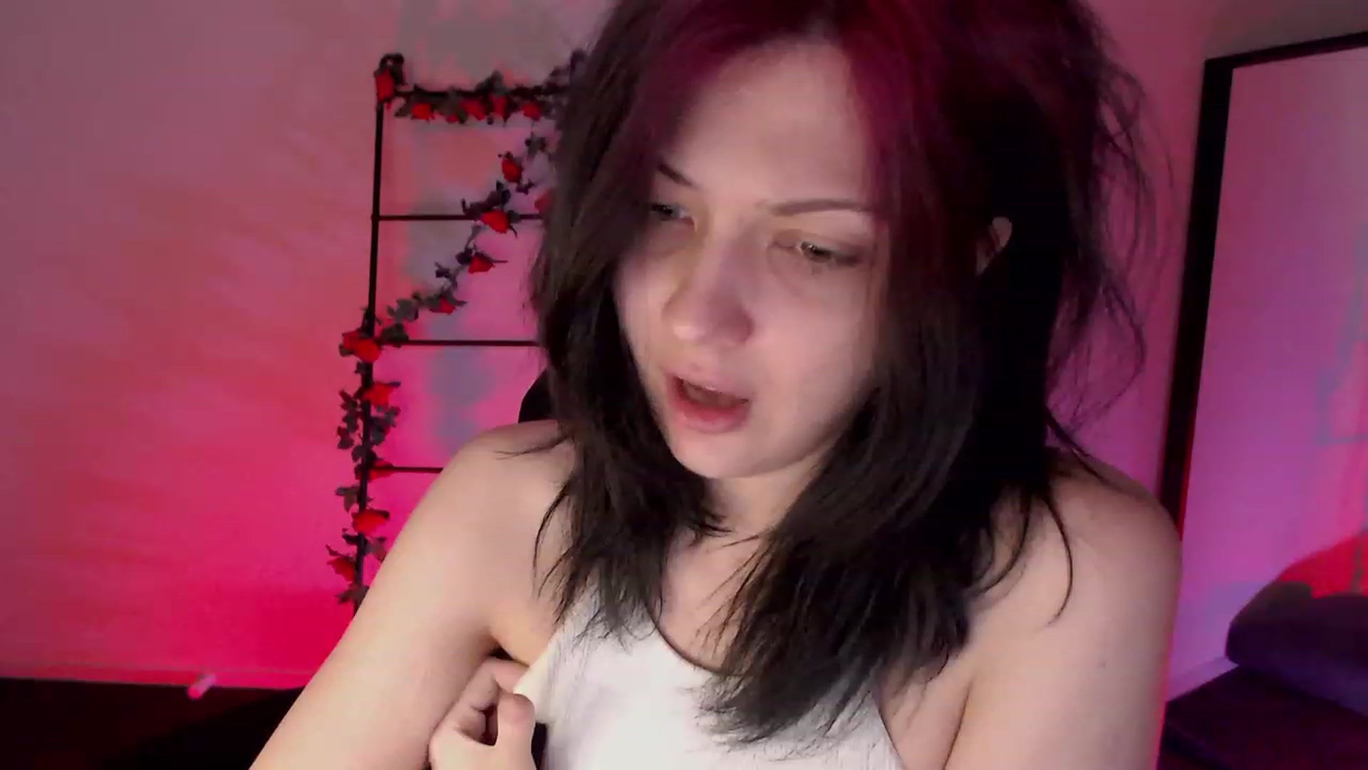 Gallery image thumbnail from RoomToAvoid's myfreecams stream on, 01/13/2023, 24:11 image 20 of 20
