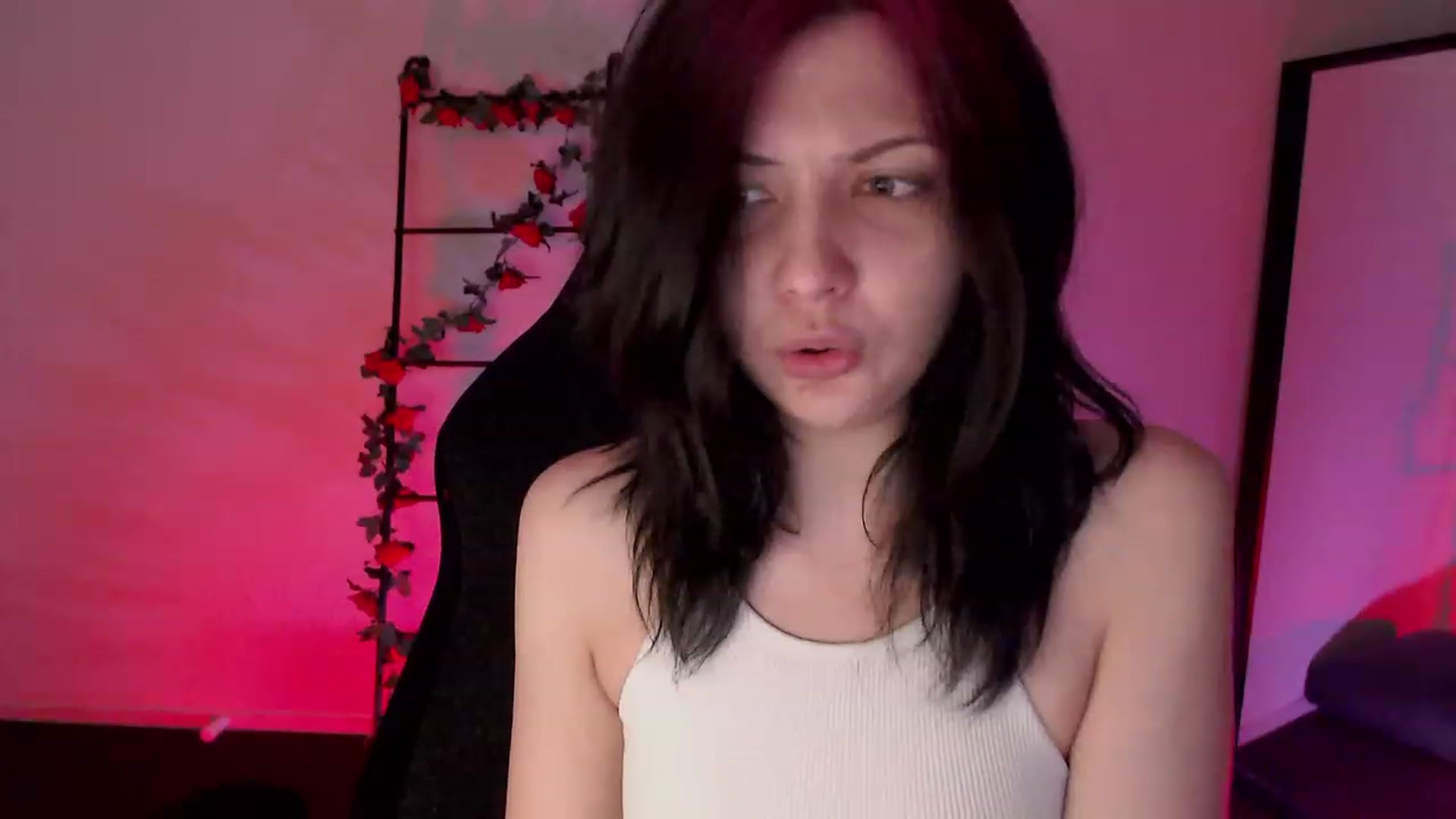Gallery image thumbnail from RoomToAvoid's myfreecams stream on, 01/13/2023, 24:11 image 19 of 20