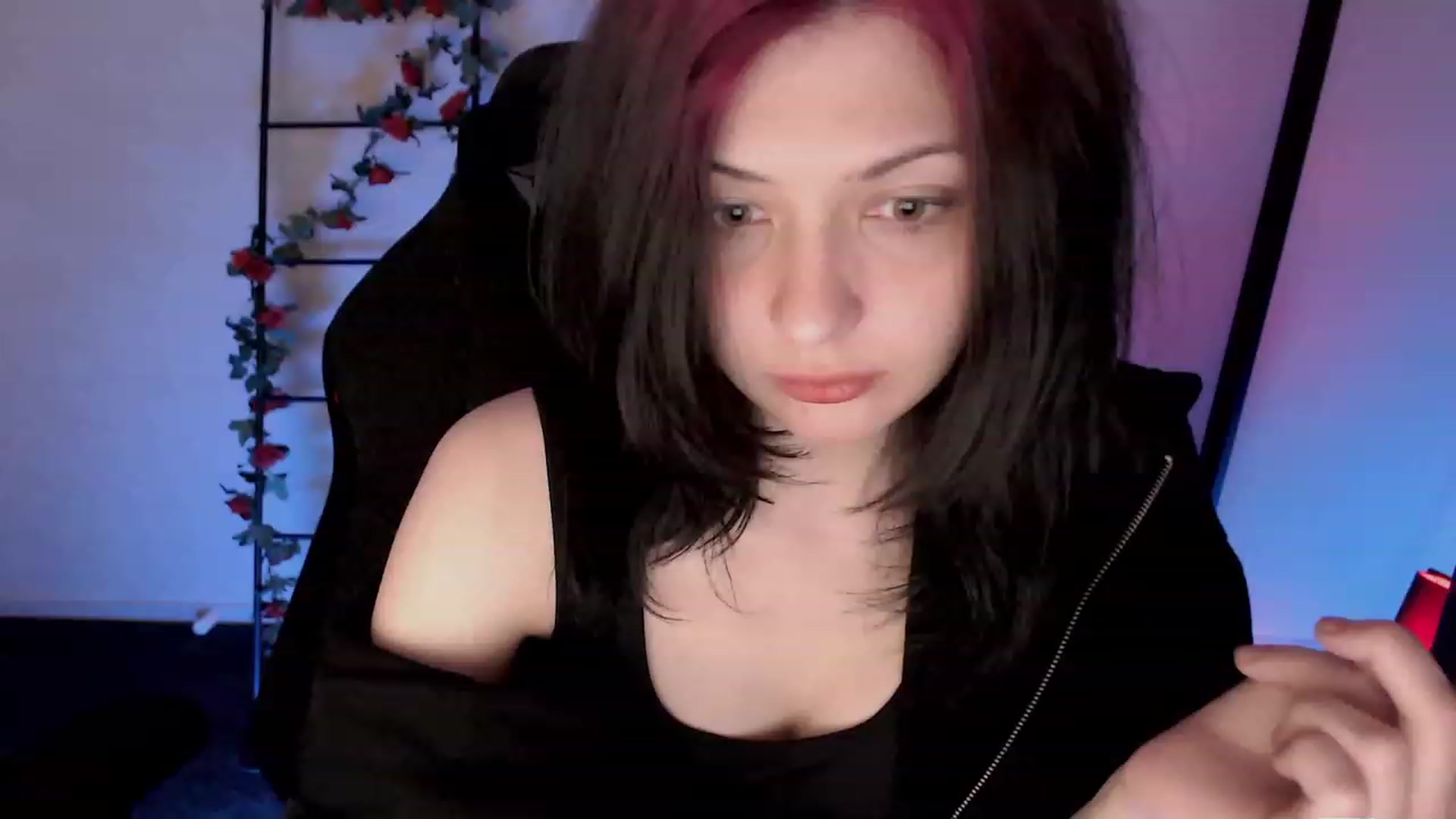 Gallery image thumbnail from RoomToAvoid's myfreecams stream on, 01/14/2023, 04:16 image 1 of 20