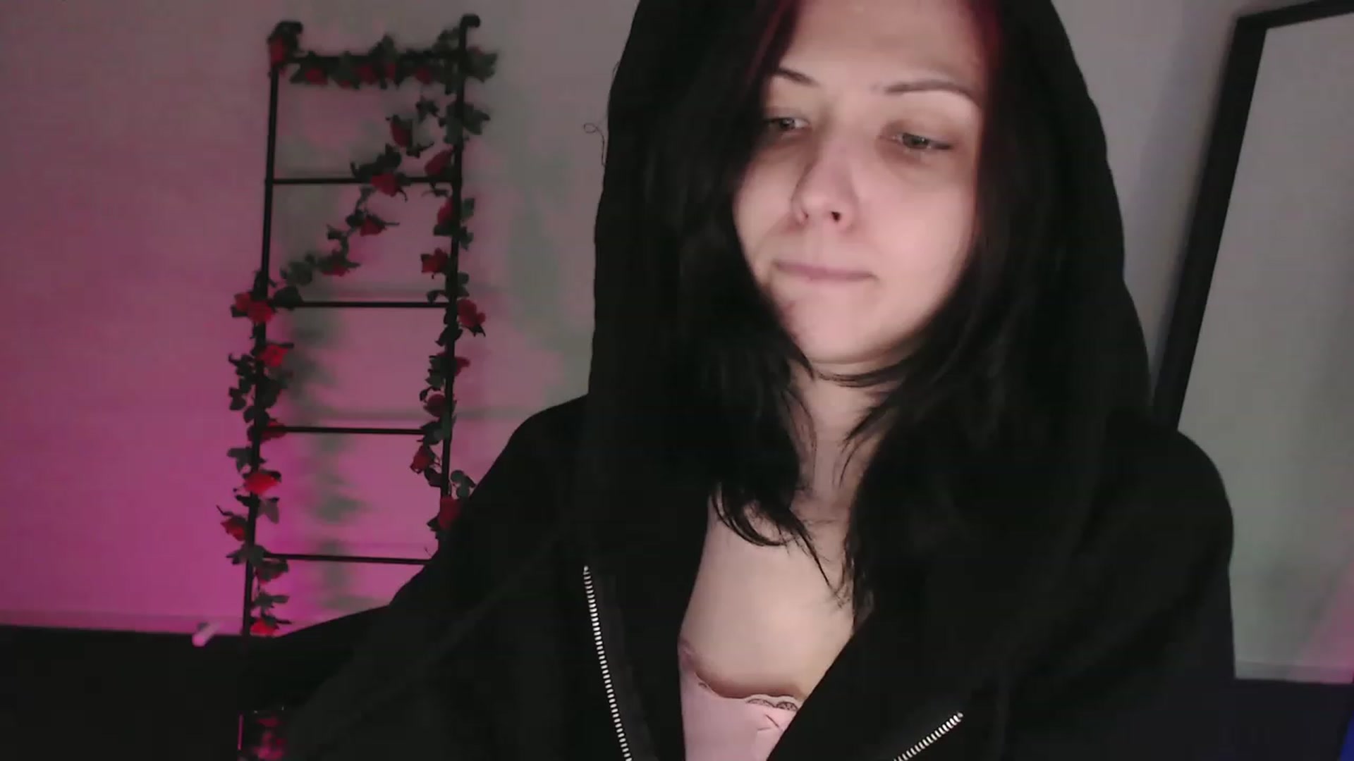 Gallery image thumbnail from RoomToAvoid's myfreecams stream on, 01/16/2023, 06:38 image 1 of 20