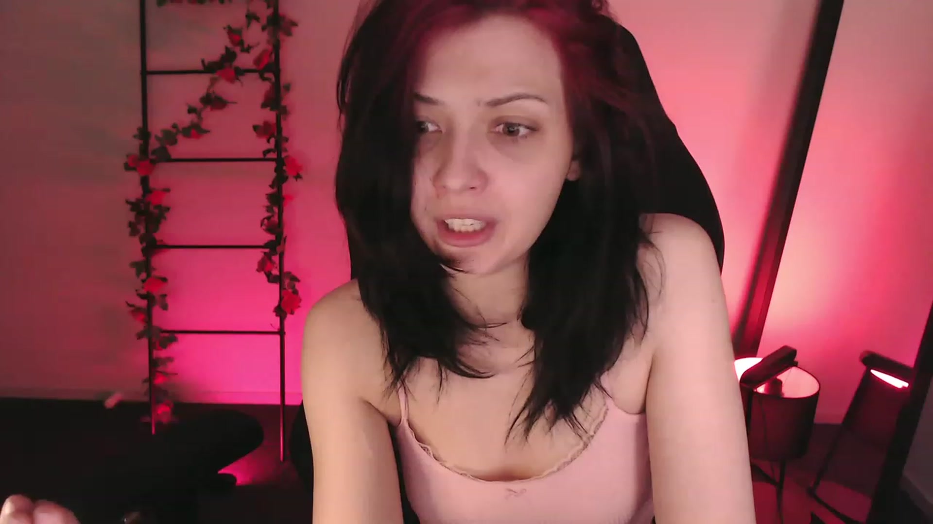 Gallery image thumbnail from RoomToAvoid's myfreecams stream on, 01/16/2023, 06:38 image 8 of 20