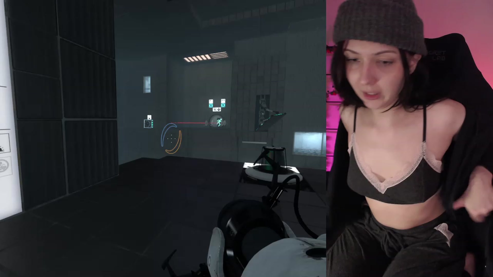 Gallery image thumbnail from RoomToAvoid's myfreecams stream on, 01/17/2023, 03:51 image 13 of 20