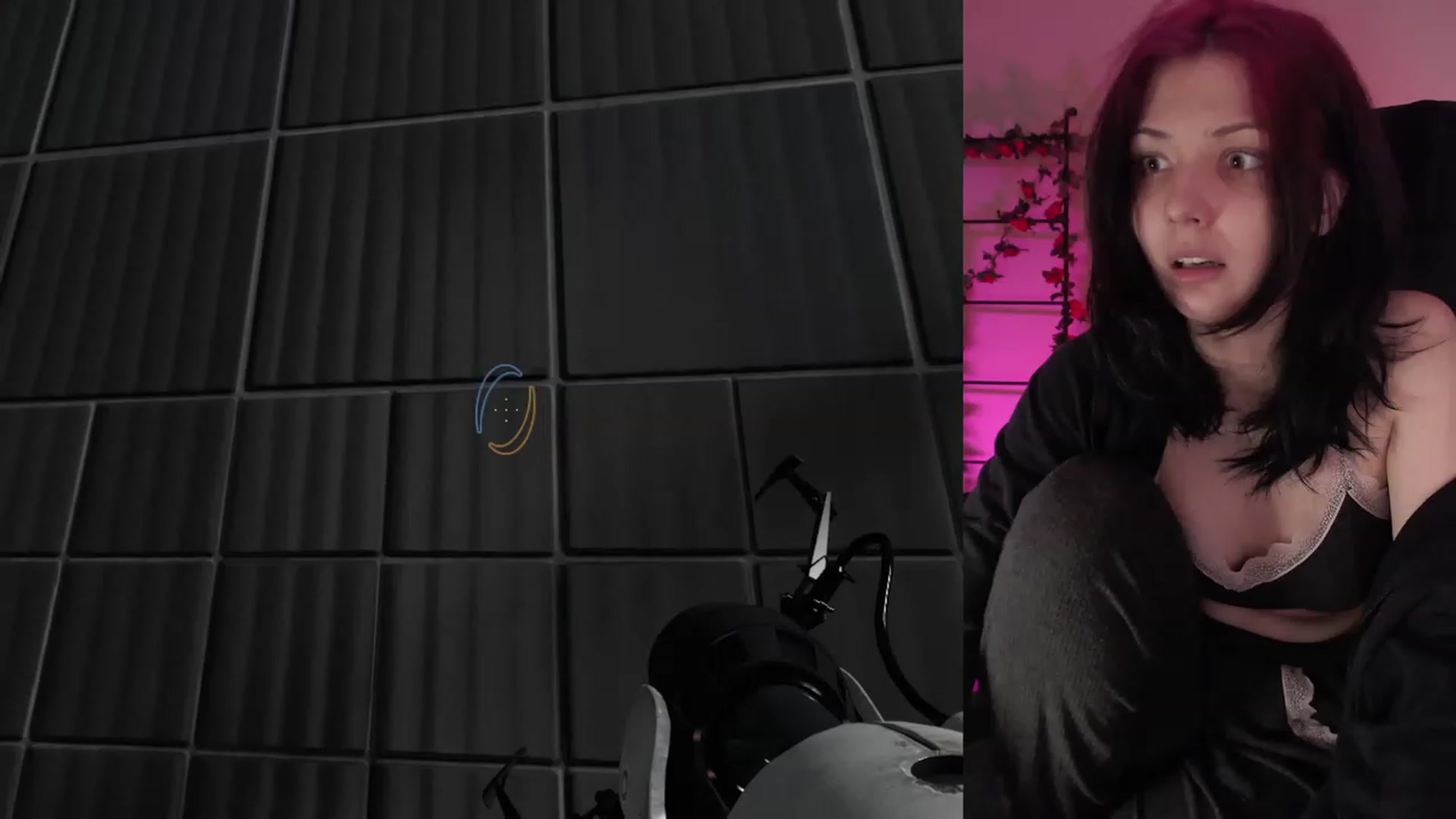Gallery image thumbnail from RoomToAvoid's myfreecams stream on, 01/17/2023, 04:51 image 5 of 20