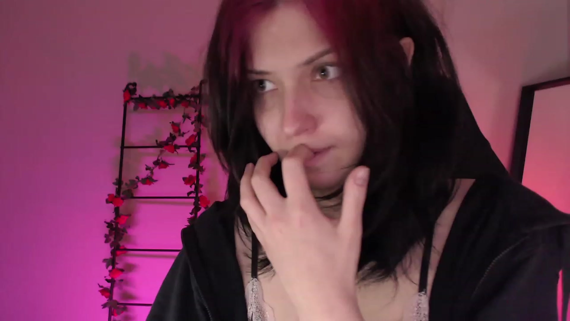 Gallery image thumbnail from RoomToAvoid's myfreecams stream on, 01/17/2023, 04:51 image 19 of 20