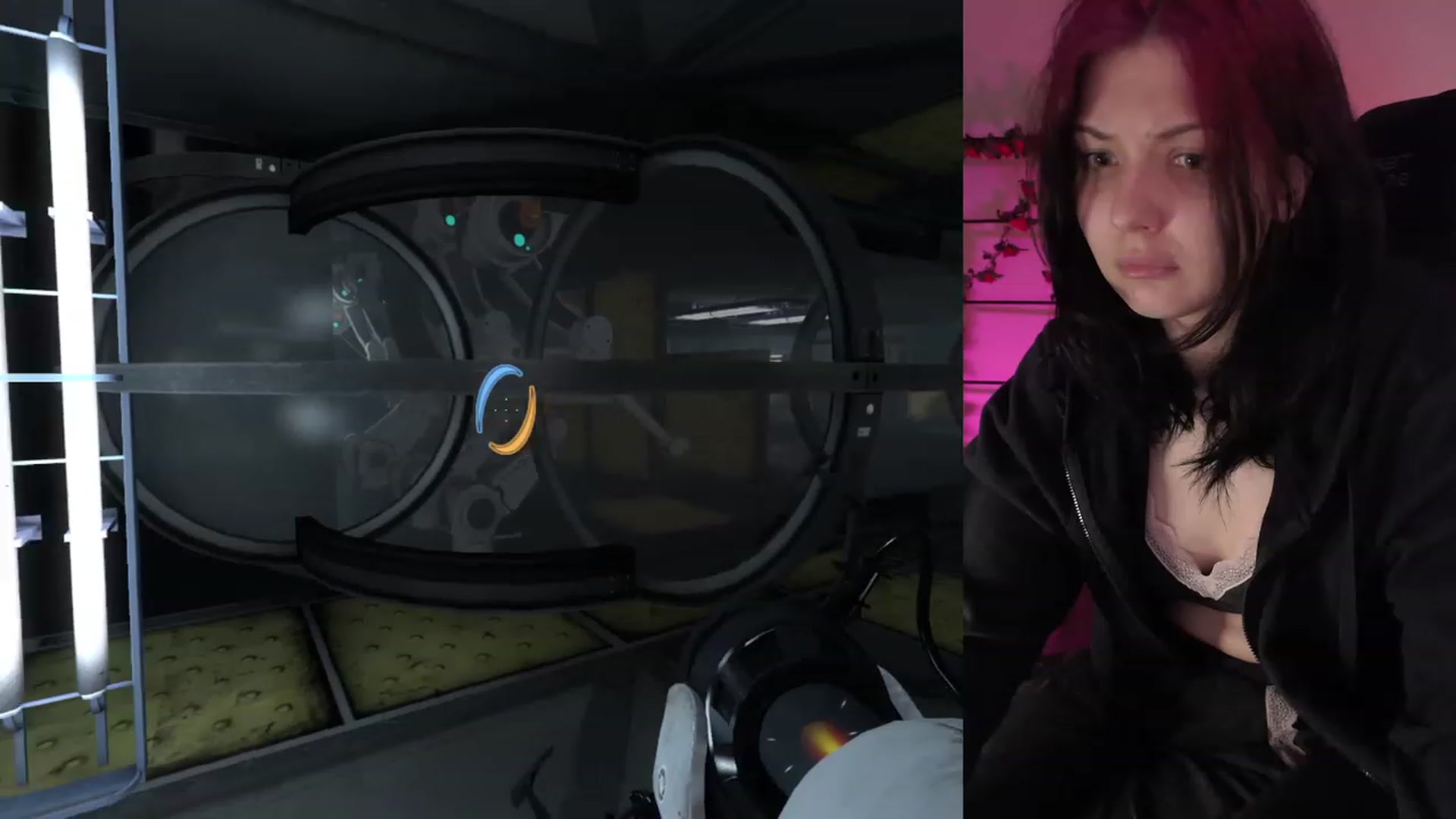 Gallery image thumbnail from RoomToAvoid's myfreecams stream on, 01/17/2023, 04:51 image 9 of 20