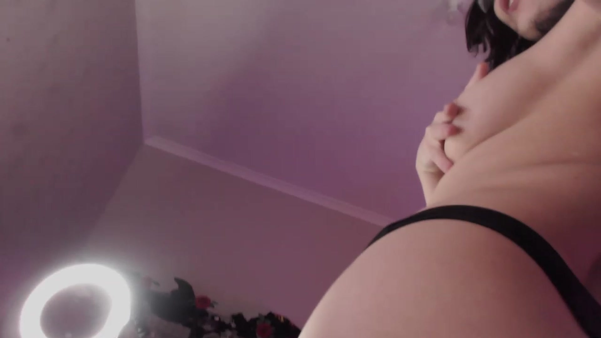 Gallery image thumbnail from RoomToAvoid's myfreecams stream on, 01/19/2023, 05:50 image 19 of 20