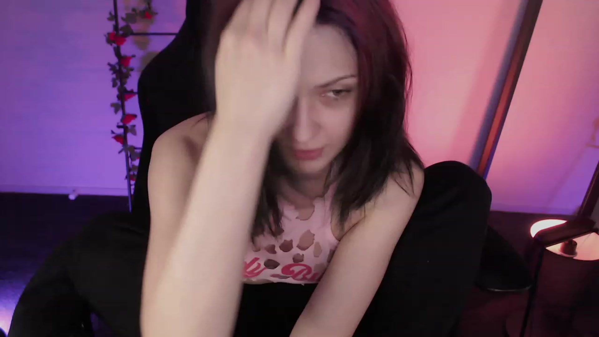 Gallery image thumbnail from RoomToAvoid's myfreecams stream on, 01/19/2023, 05:50 image 9 of 20