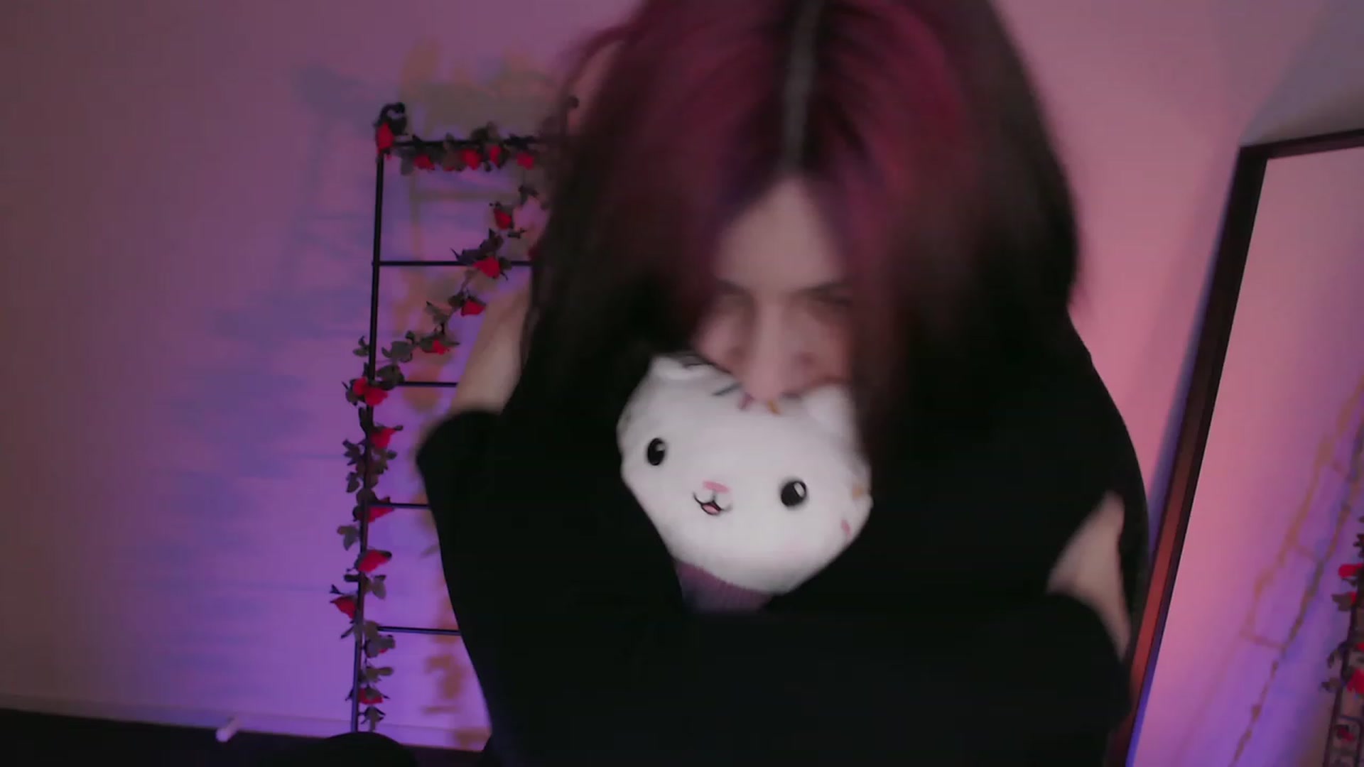 Gallery image thumbnail from RoomToAvoid's myfreecams stream on, 01/21/2023, 01:40 image 1 of 20