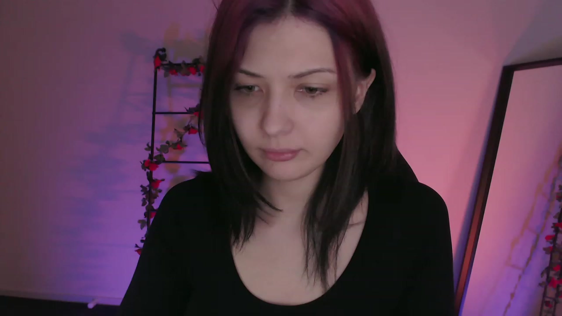 Gallery image thumbnail from RoomToAvoid's myfreecams stream on, 01/21/2023, 01:40 image 15 of 20