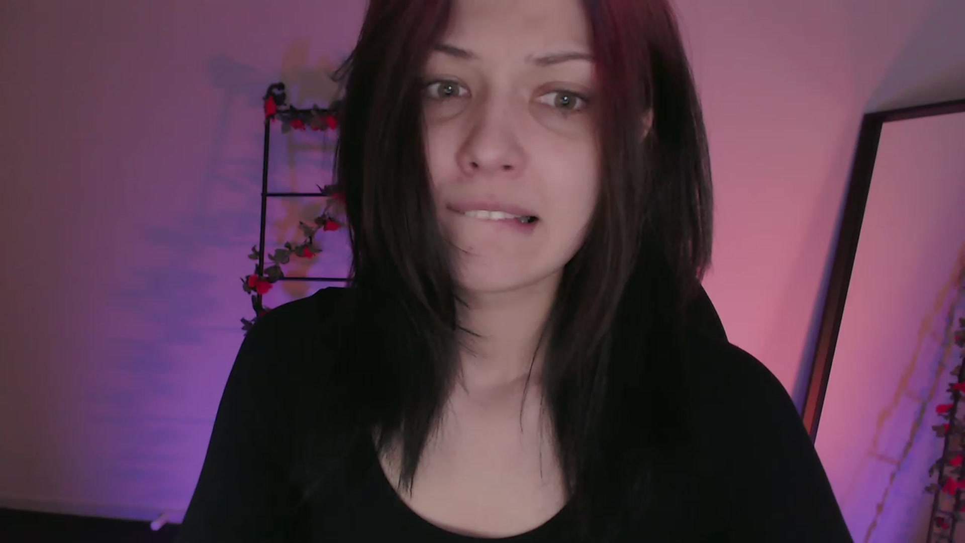Gallery image thumbnail from RoomToAvoid's myfreecams stream on, 01/21/2023, 01:40 image 12 of 20