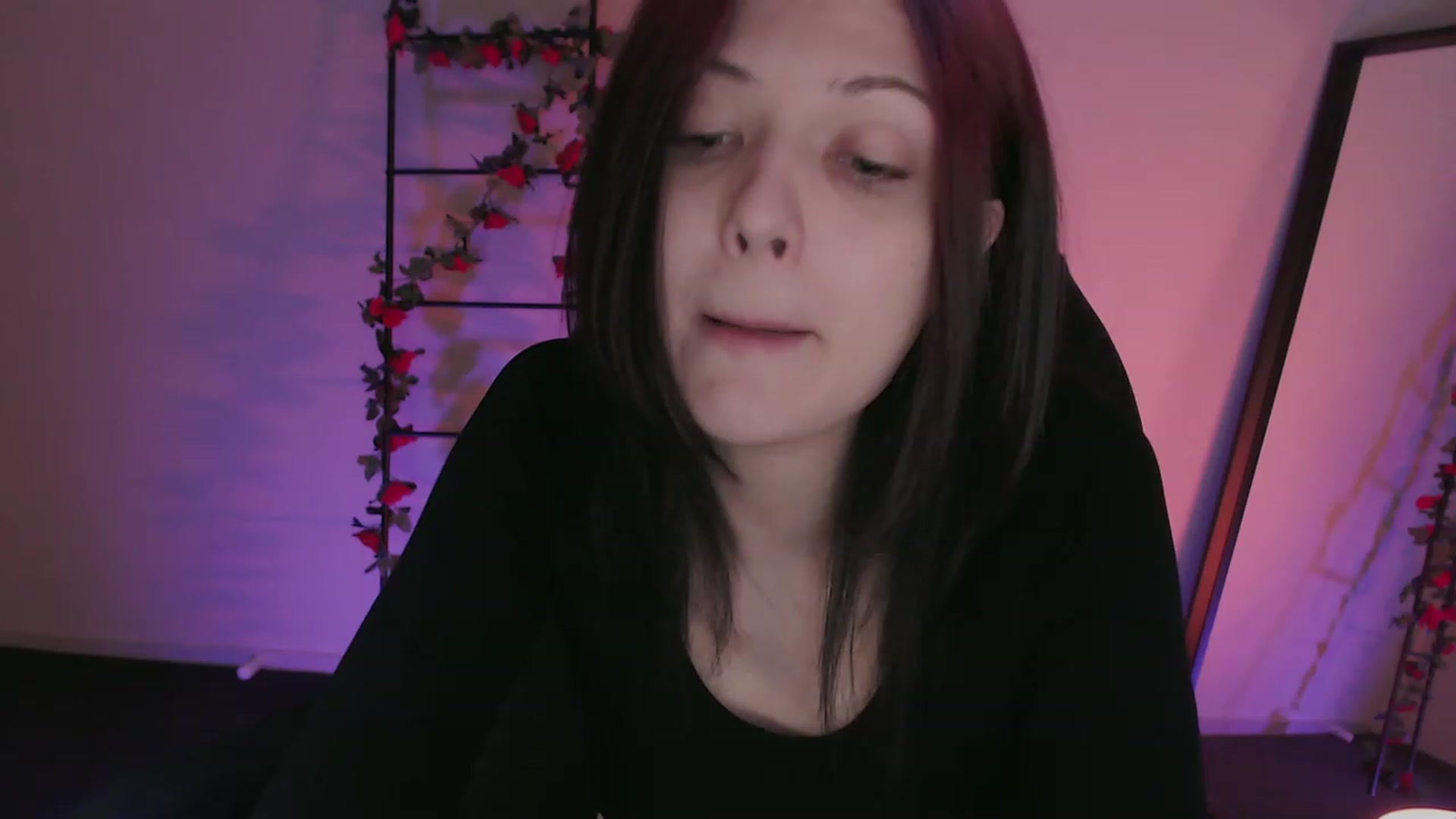Gallery image thumbnail from RoomToAvoid's myfreecams stream on, 01/21/2023, 01:40 image 6 of 20
