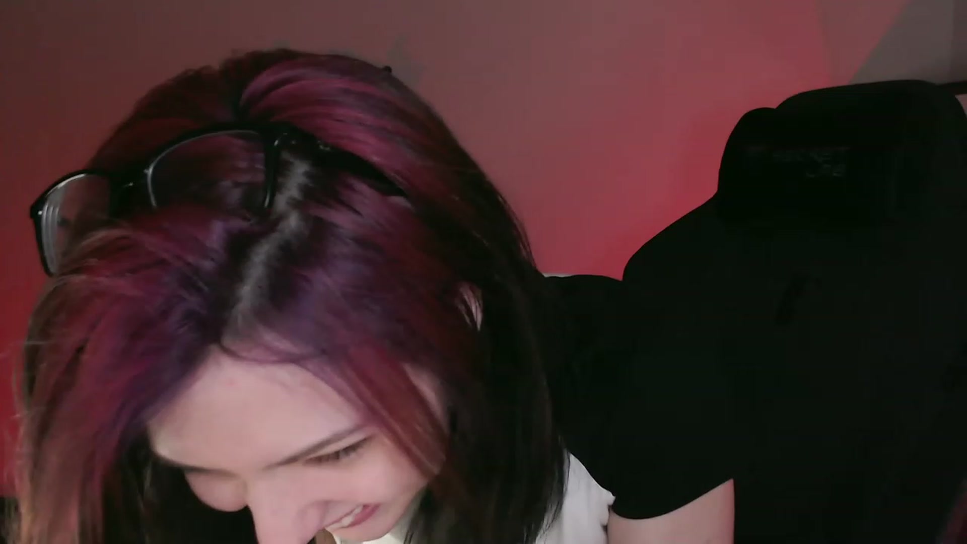 Gallery image thumbnail from RoomToAvoid's myfreecams stream on, 01/21/2023, 07:44 image 11 of 20