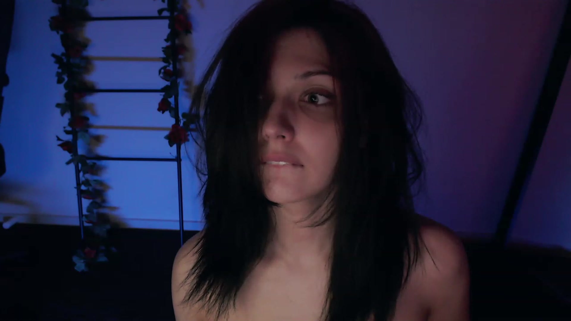 Gallery image thumbnail from RoomToAvoid's myfreecams stream on, 01/21/2023, 08:24 image 17 of 20