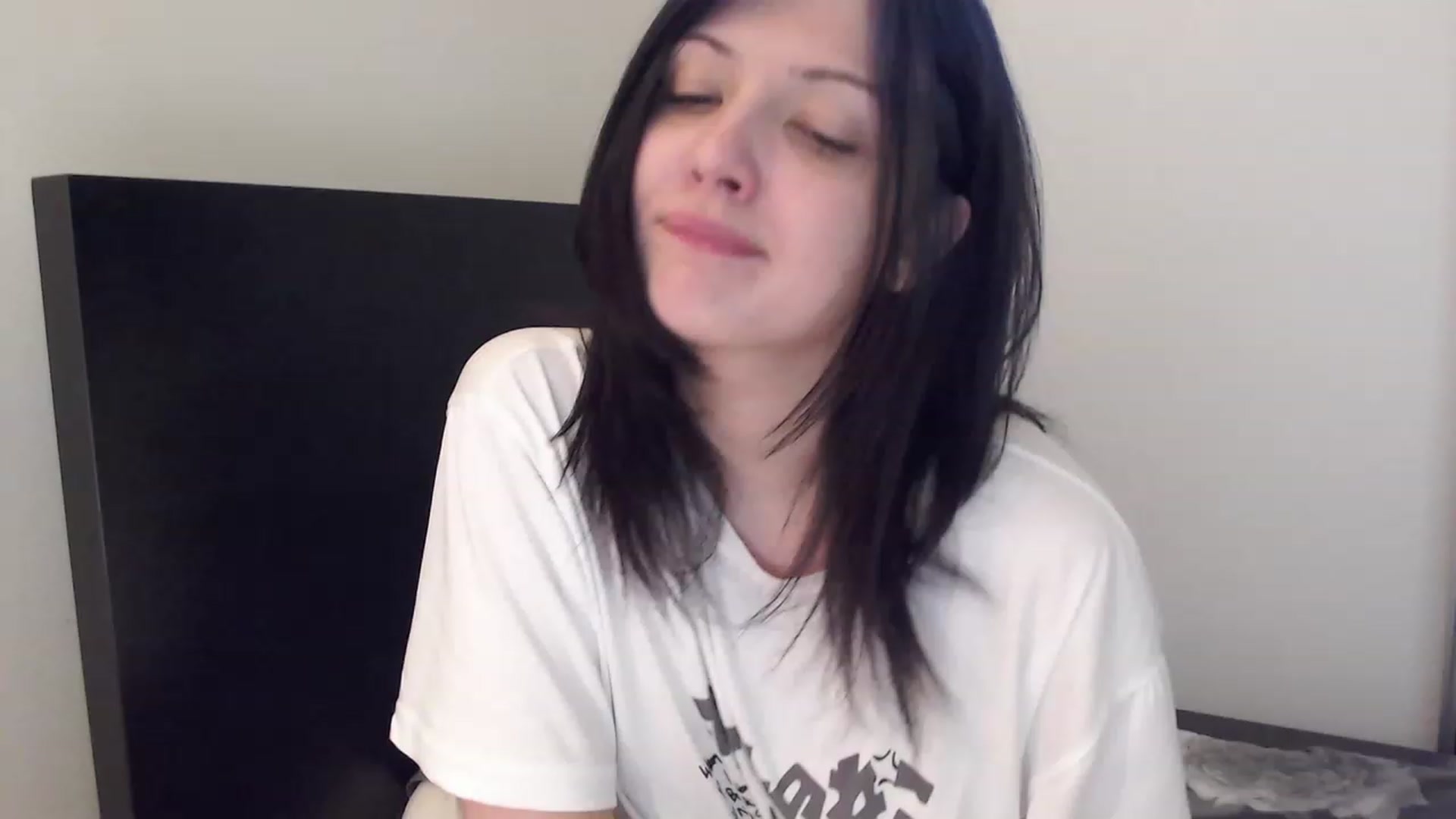 Gallery image thumbnail from RoomToAvoid's myfreecams stream on, 01/28/2023, 03:28 image 1 of 20