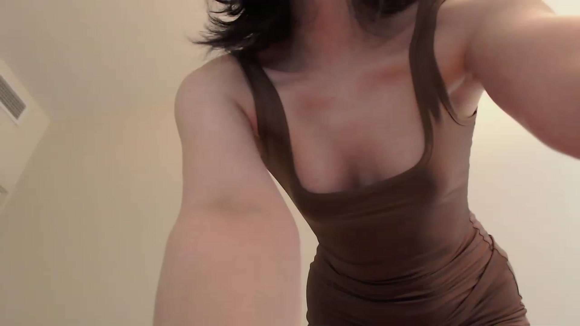 Gallery image thumbnail from RoomToAvoid's myfreecams stream on, 01/31/2023, 24:53 image 18 of 20