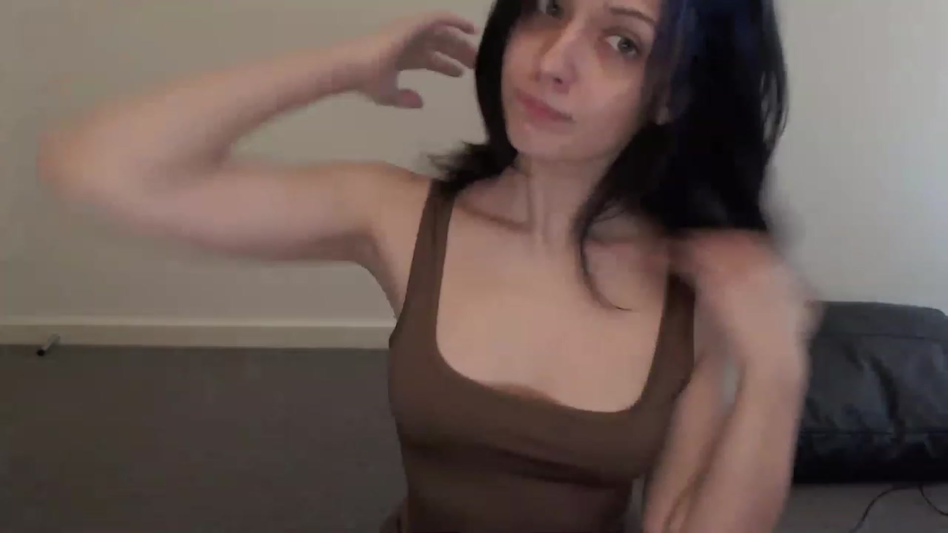 Gallery image thumbnail from RoomToAvoid's myfreecams stream on, 01/31/2023, 04:17 image 5 of 20