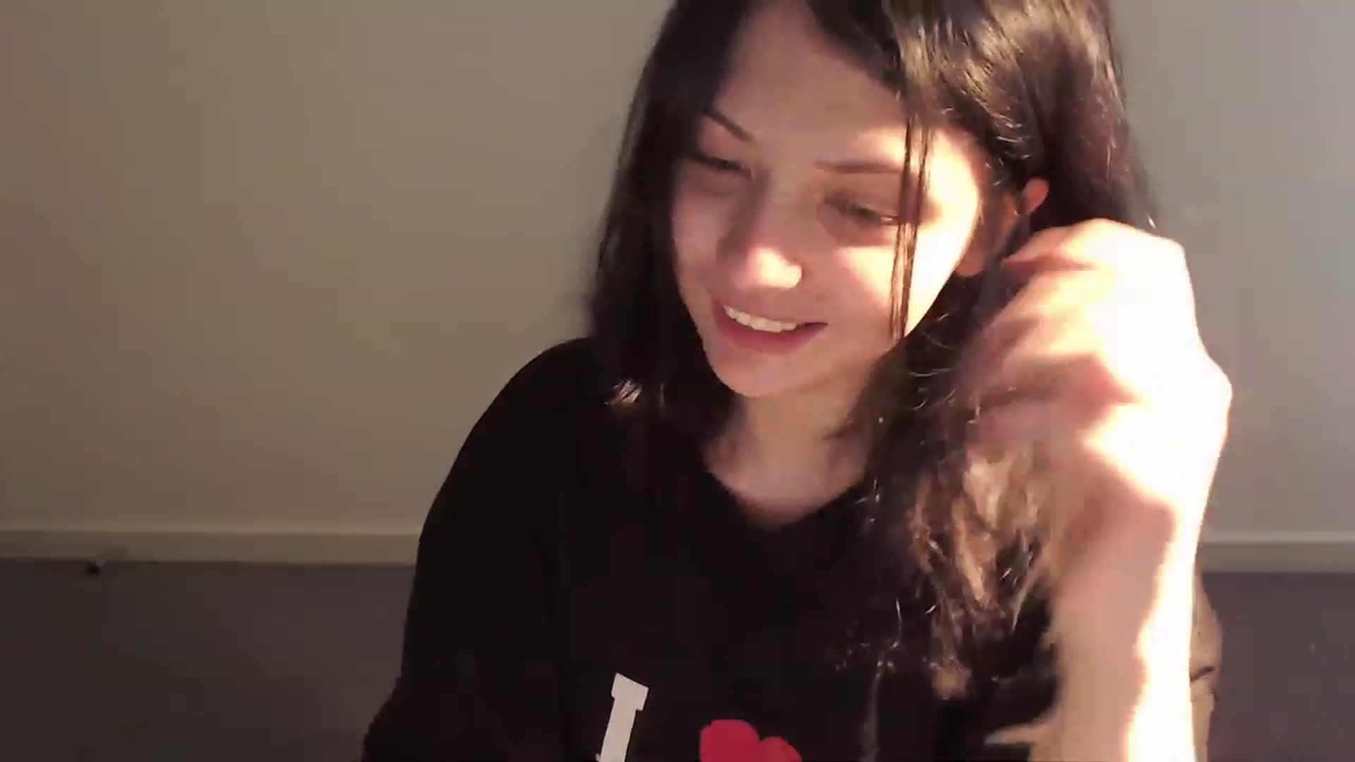 Gallery image thumbnail from RoomToAvoid's myfreecams stream on, 02/03/2023, 24:14 image 17 of 20