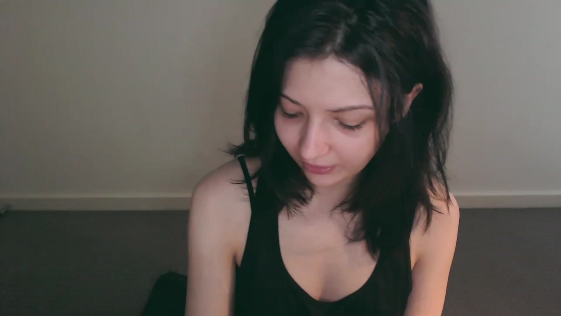 Gallery image thumbnail from RoomToAvoid's myfreecams stream on, 02/05/2023, 03:58 image 3 of 20