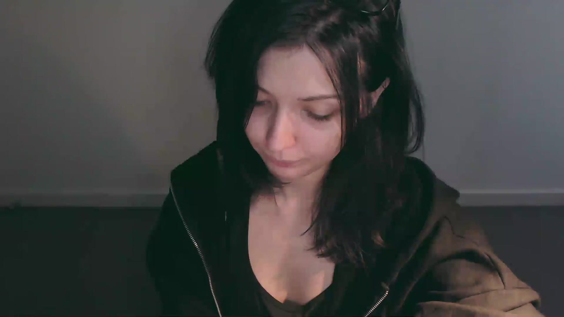 Gallery image thumbnail from RoomToAvoid's myfreecams stream on, 02/05/2023, 05:43 image 4 of 20
