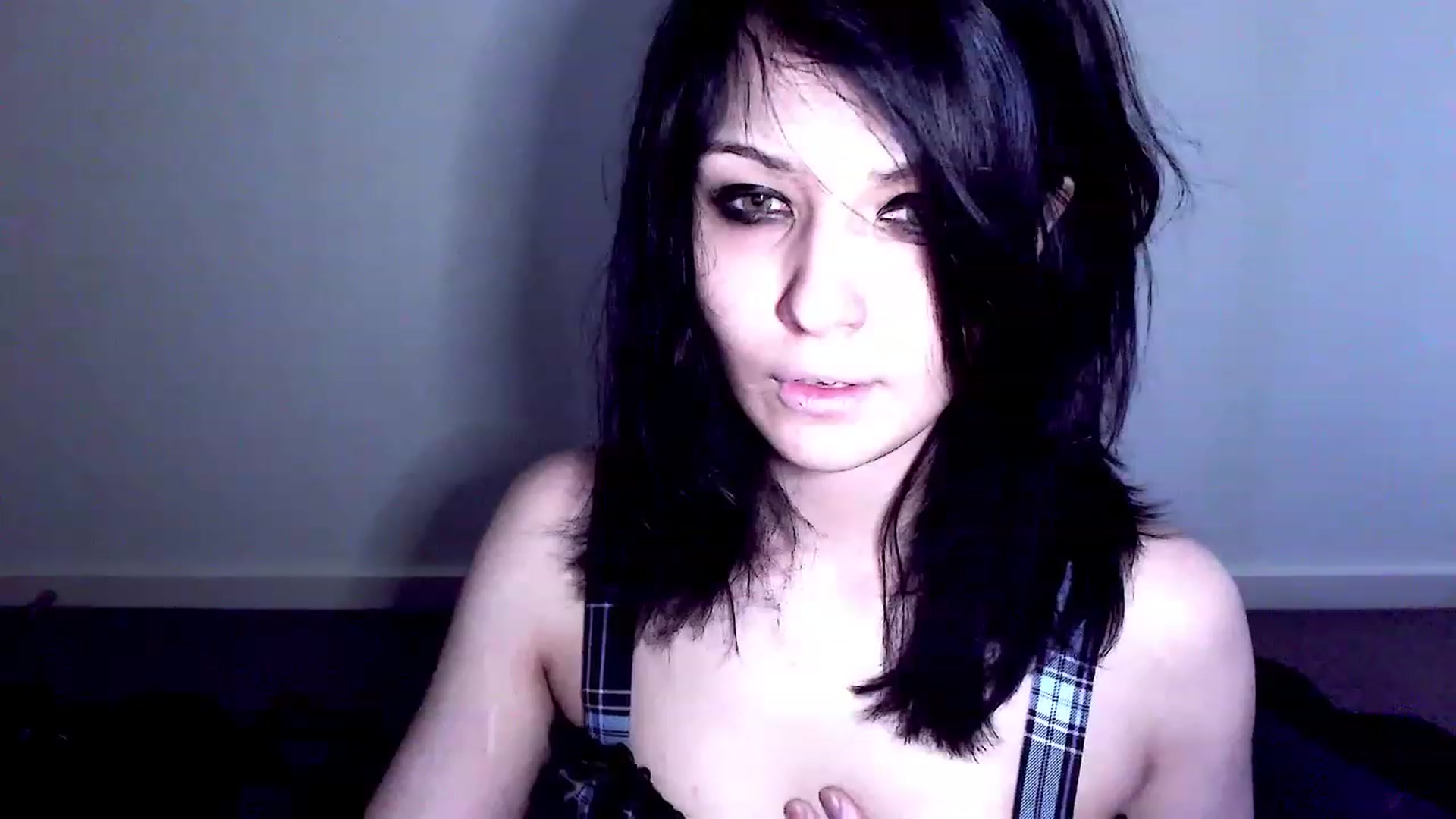 Gallery image thumbnail from RoomToAvoid's myfreecams stream on, 02/05/2023, 05:43 image 15 of 20