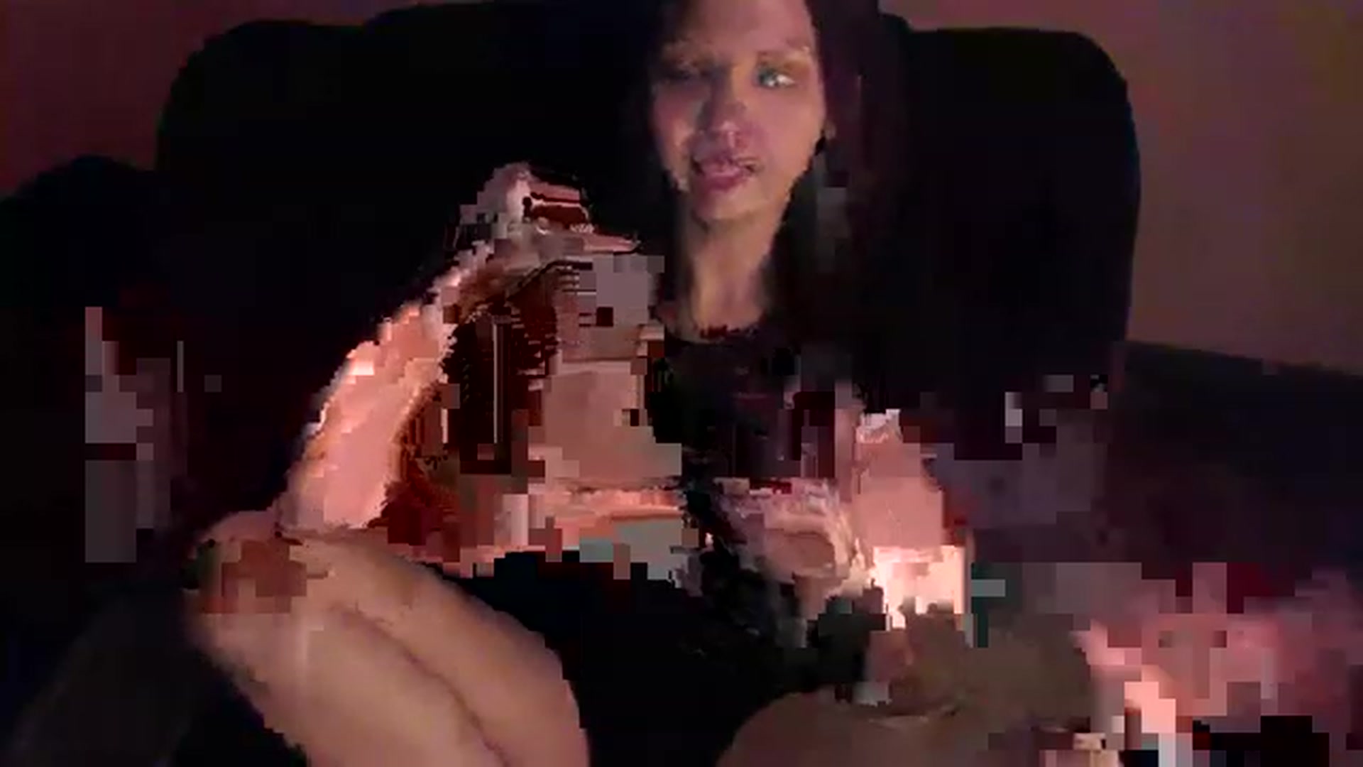 Gallery image thumbnail from RoomToAvoid's myfreecams stream on, 02/13/2023, 01:45 image 17 of 20