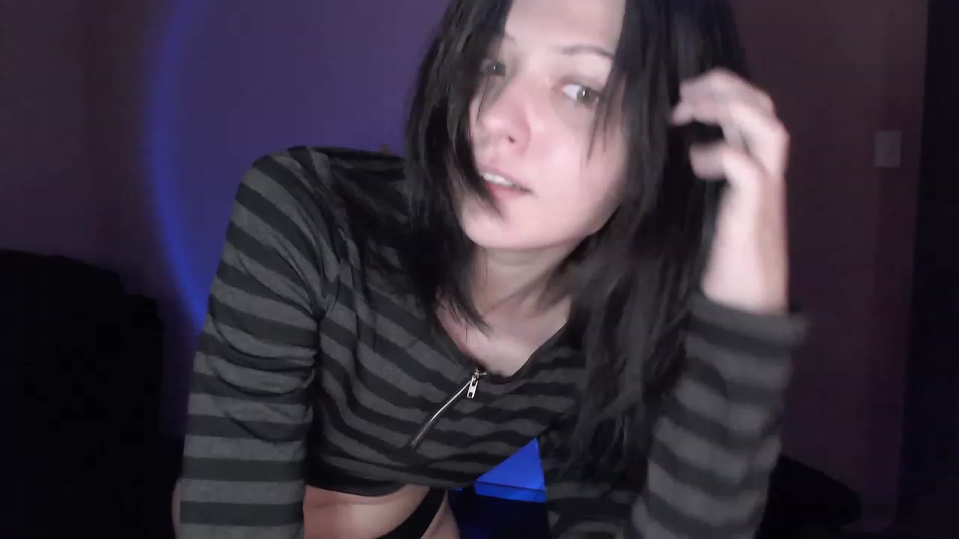 Gallery image thumbnail from RoomToAvoid's myfreecams stream on, 02/21/2023, 24:01 image 6 of 20