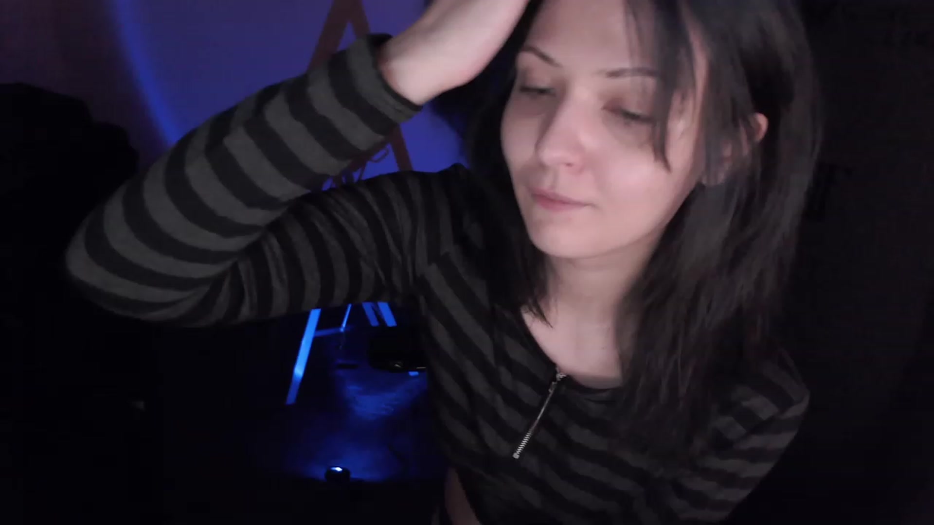 Gallery image thumbnail from RoomToAvoid's myfreecams stream on, 02/21/2023, 24:01 image 8 of 20