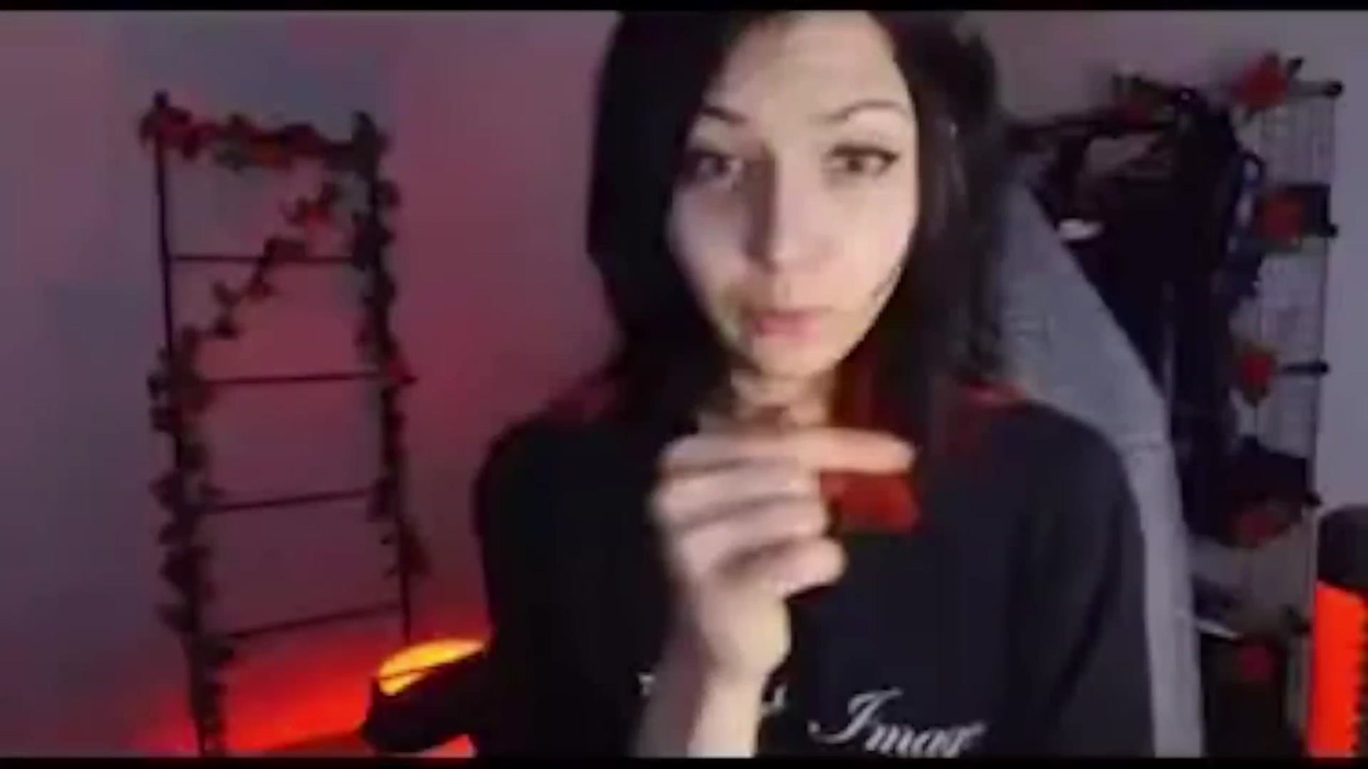 Gallery image thumbnail from RoomToAvoid's myfreecams stream on, 03/02/2023, 03:50 image 19 of 20