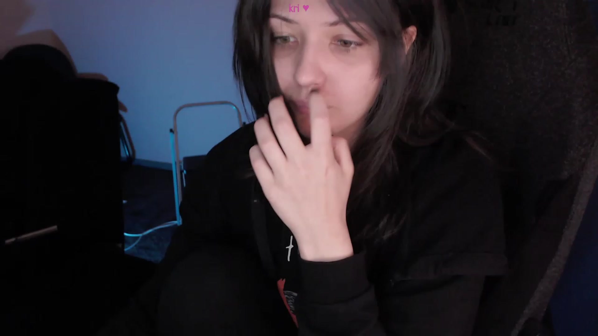 Gallery image thumbnail from RoomToAvoid's myfreecams stream on, 03/02/2023, 03:50 image 2 of 20