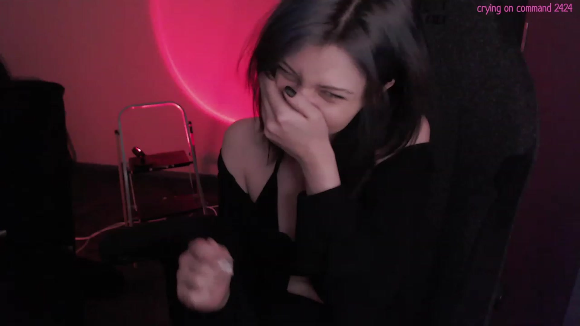 Gallery image thumbnail from RoomToAvoid's myfreecams stream on, 03/03/2023, 03:35 image 7 of 20