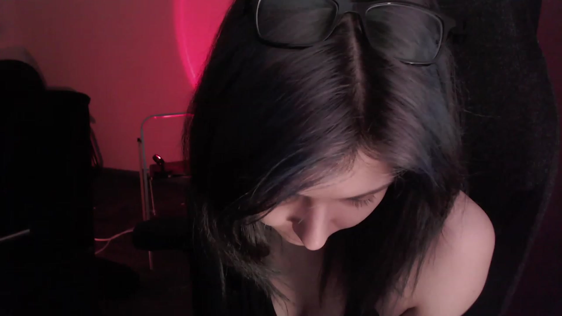 Gallery image thumbnail from RoomToAvoid's myfreecams stream on, 03/03/2023, 03:35 image 1 of 20