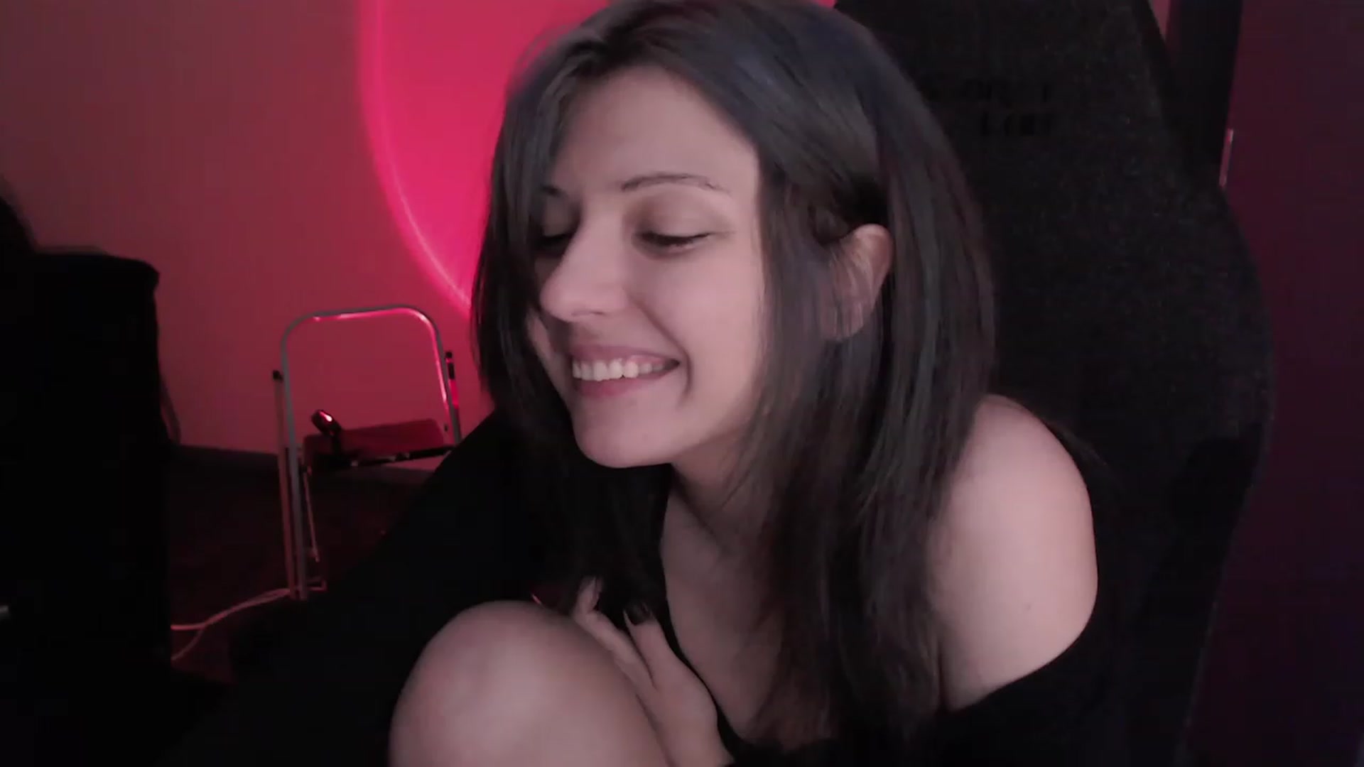 Gallery image thumbnail from RoomToAvoid's myfreecams stream on, 03/03/2023, 03:35 image 5 of 20