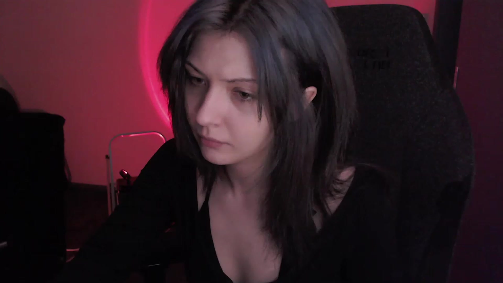 Gallery image thumbnail from RoomToAvoid's myfreecams stream on, 03/03/2023, 03:35 image 4 of 20