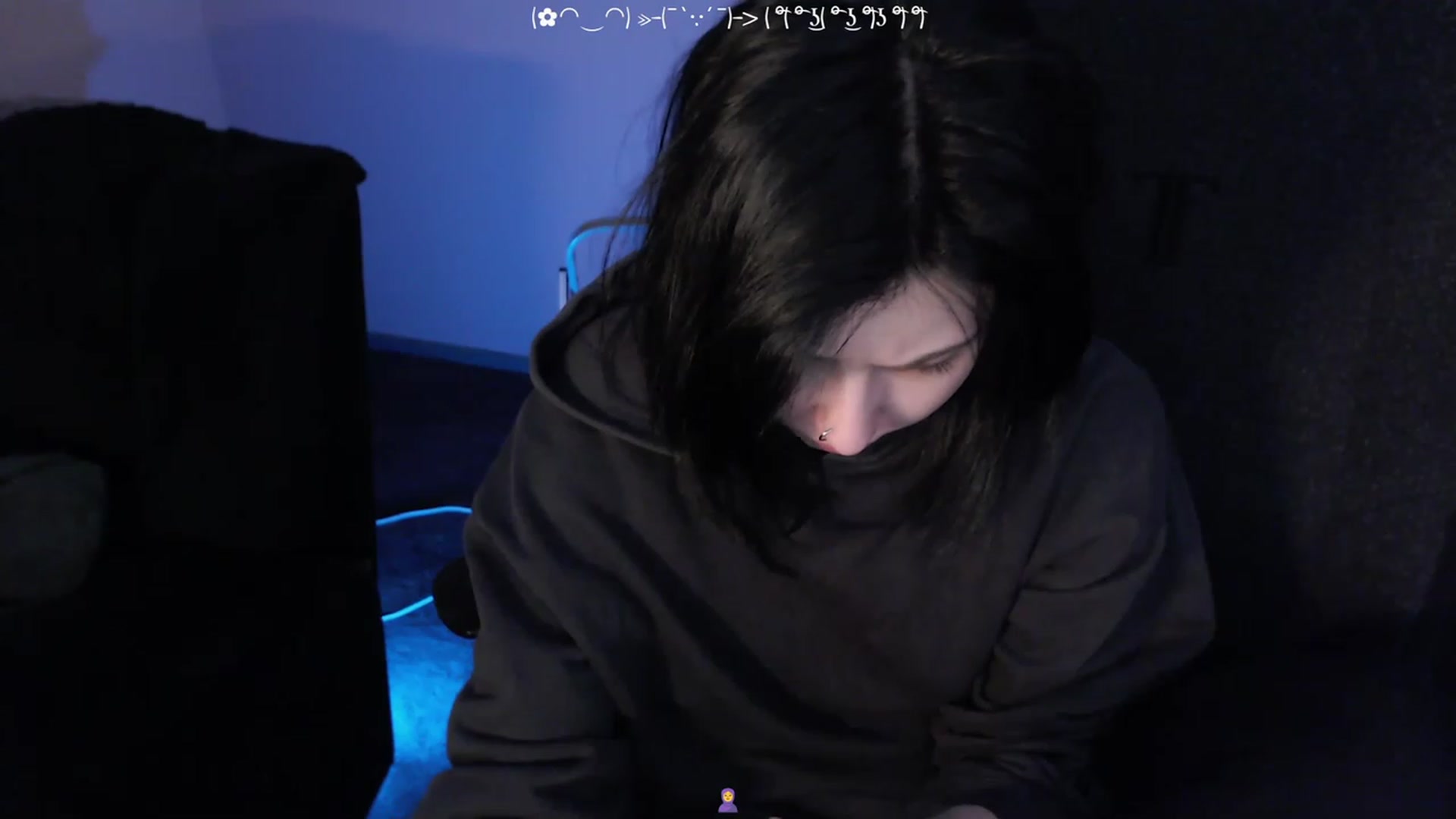 Gallery image thumbnail from RoomToAvoid's myfreecams stream on, 03/10/2023, 02:58 image 16 of 20