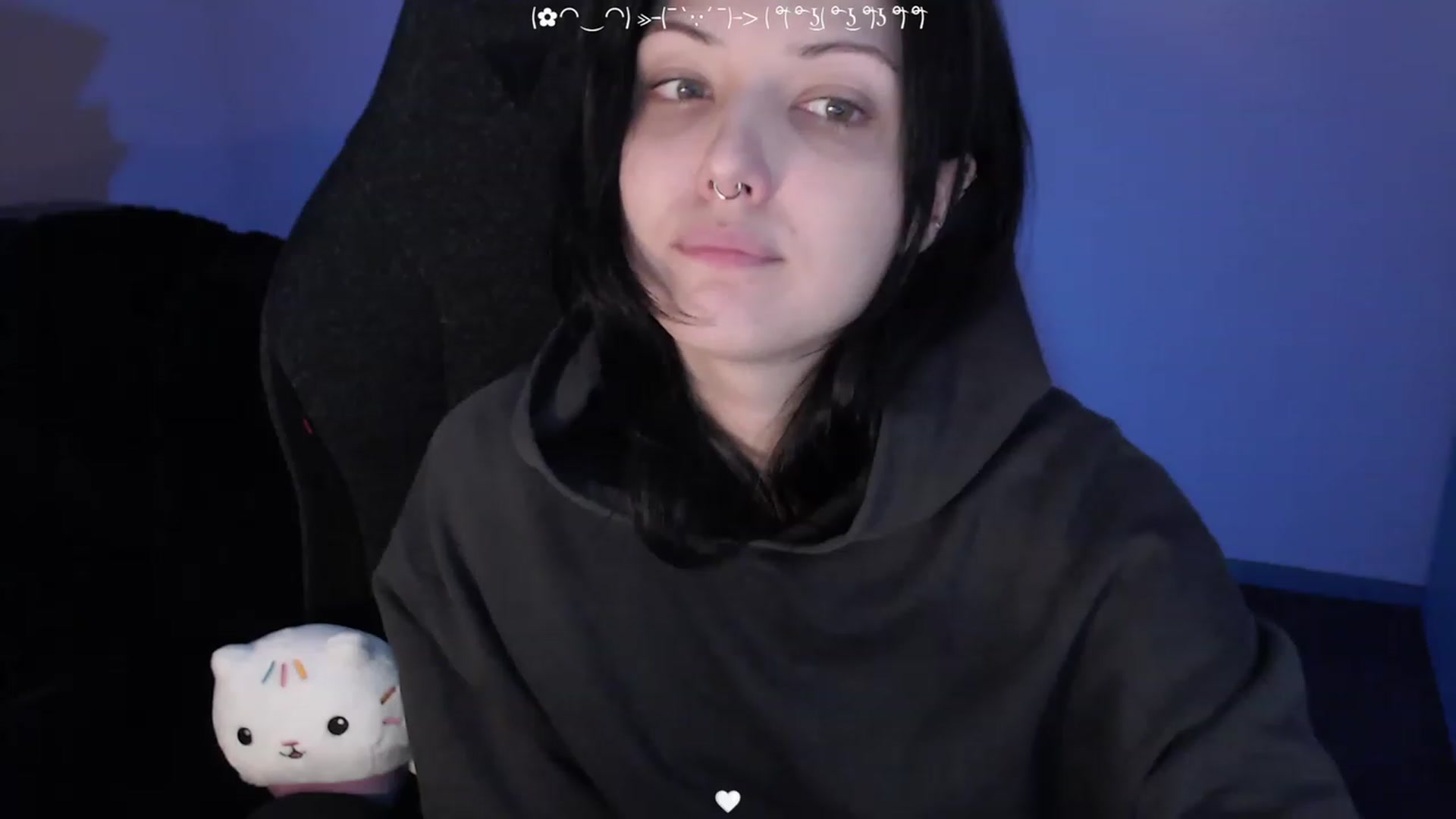 Gallery image thumbnail from RoomToAvoid's myfreecams stream on, 03/10/2023, 02:58 image 6 of 20