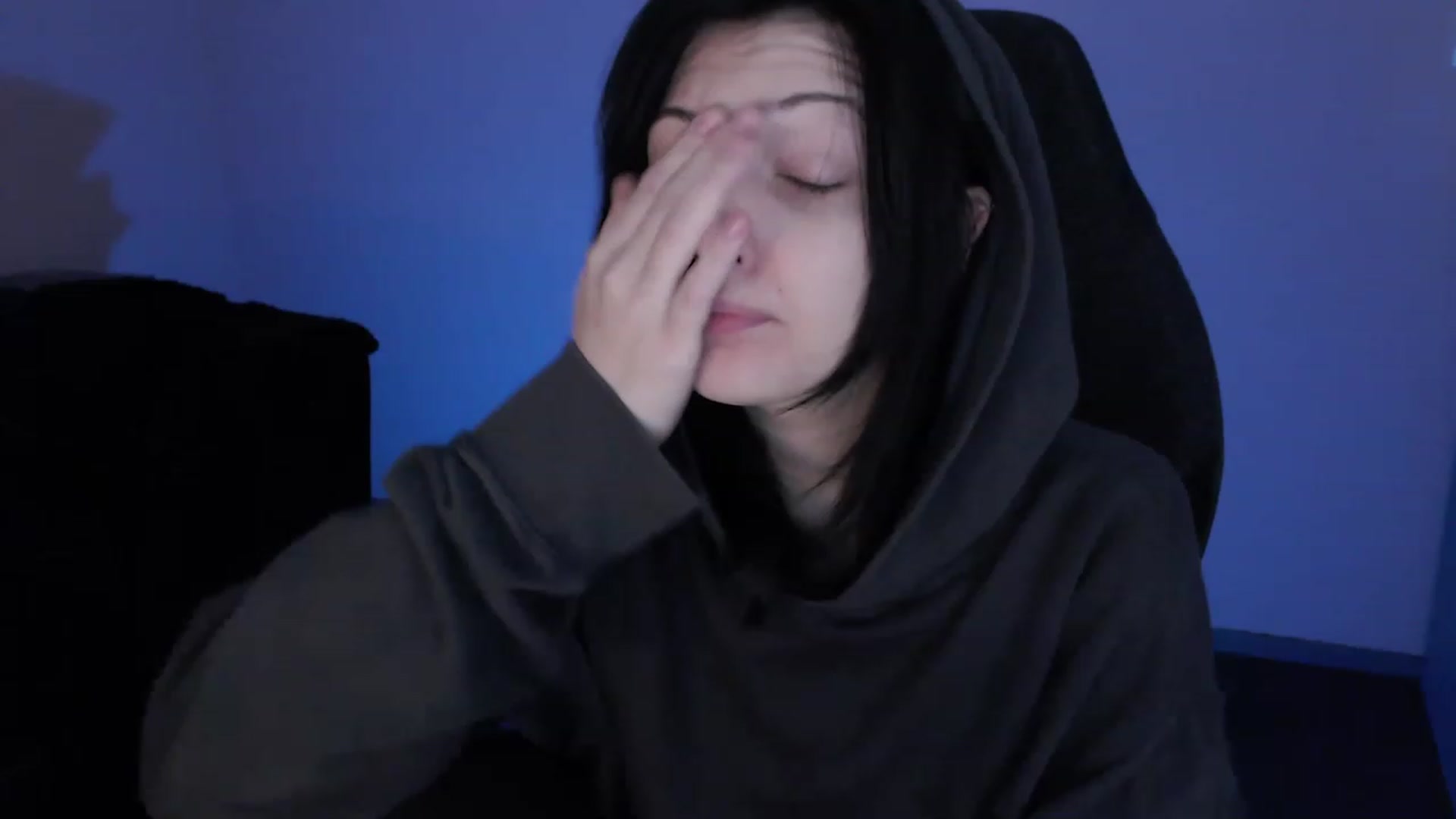 Gallery image thumbnail from RoomToAvoid's myfreecams stream on, 03/10/2023, 02:58 image 2 of 20