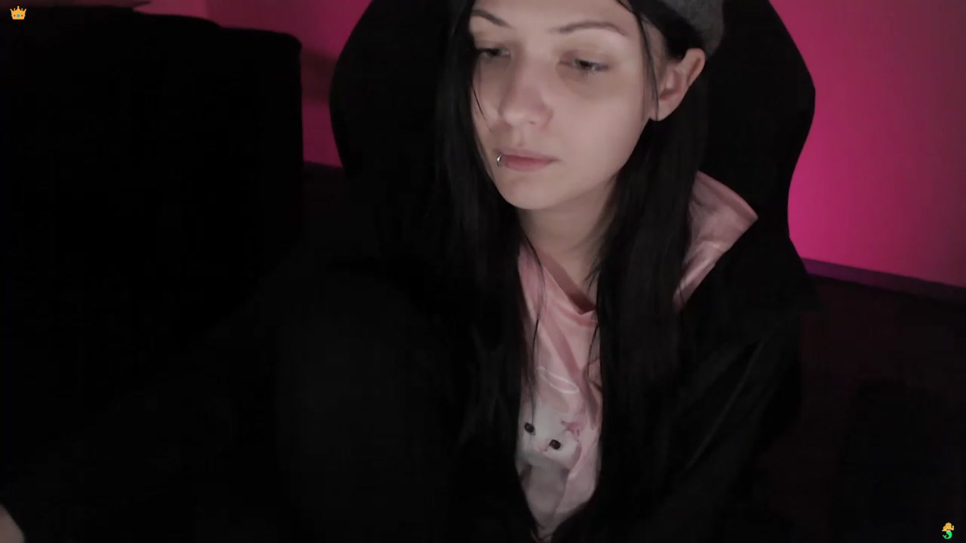 Gallery image thumbnail from RoomToAvoid's myfreecams stream on, 03/15/2023, 24:01 image 9 of 20