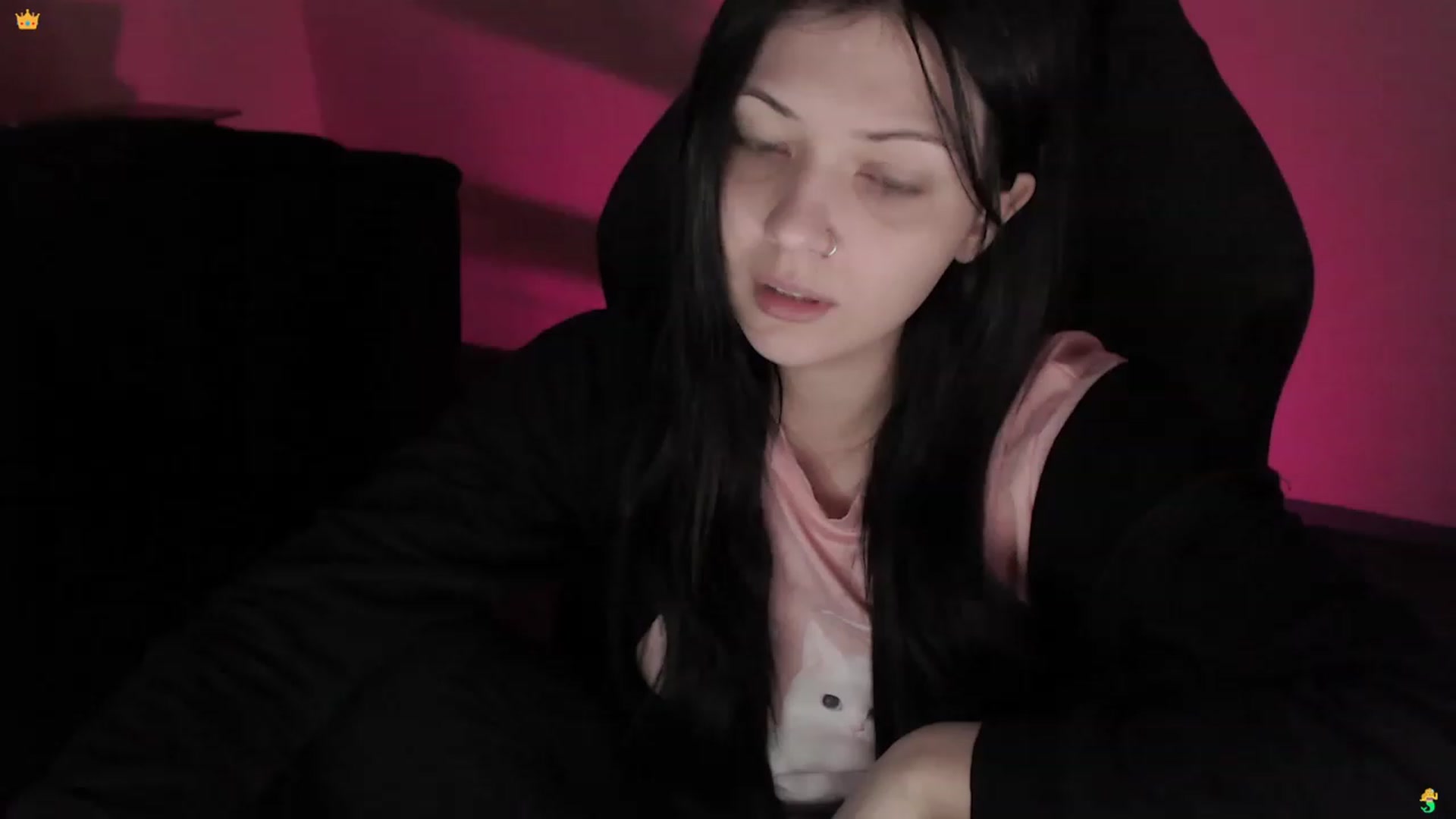 Gallery image thumbnail from RoomToAvoid's myfreecams stream on, 03/15/2023, 24:01 image 5 of 20