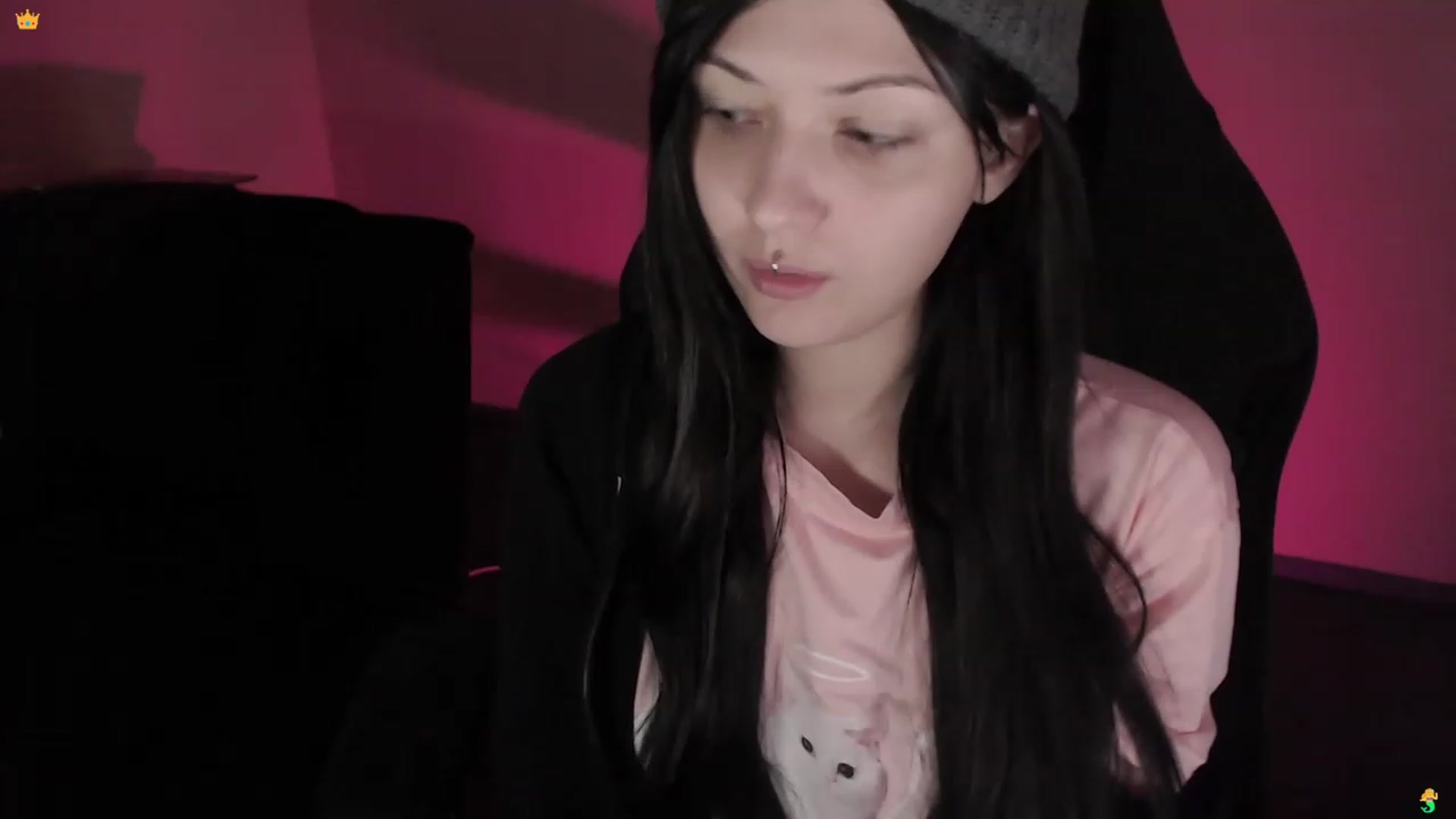 Gallery image thumbnail from RoomToAvoid's myfreecams stream on, 03/15/2023, 24:01 image 8 of 20