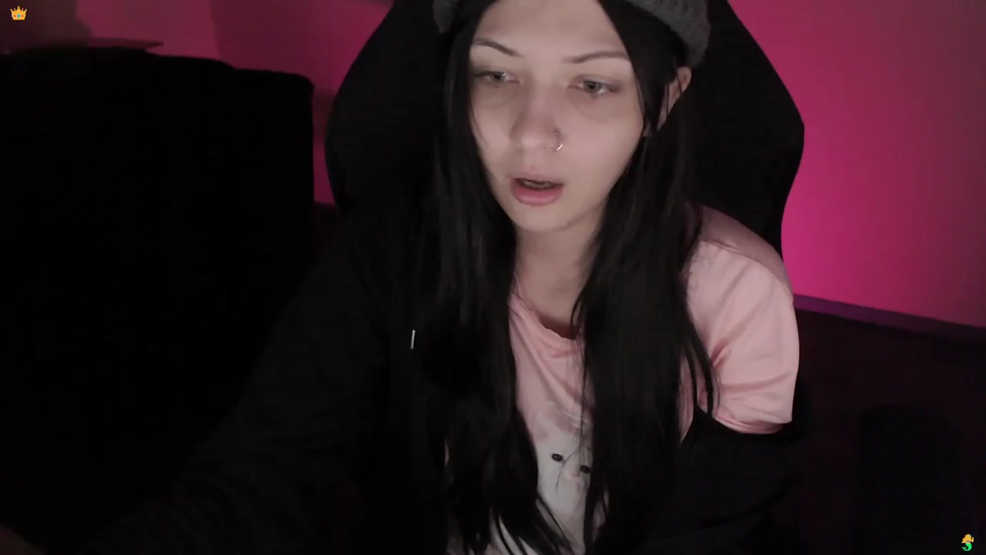 Gallery image thumbnail from RoomToAvoid's myfreecams stream on, 03/15/2023, 24:01 image 6 of 20