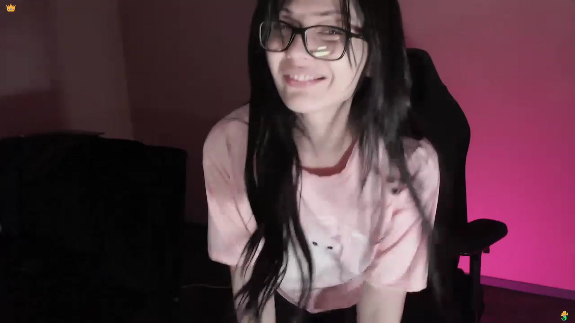 Gallery image thumbnail from RoomToAvoid's myfreecams stream on, 03/15/2023, 04:08 image 8 of 20