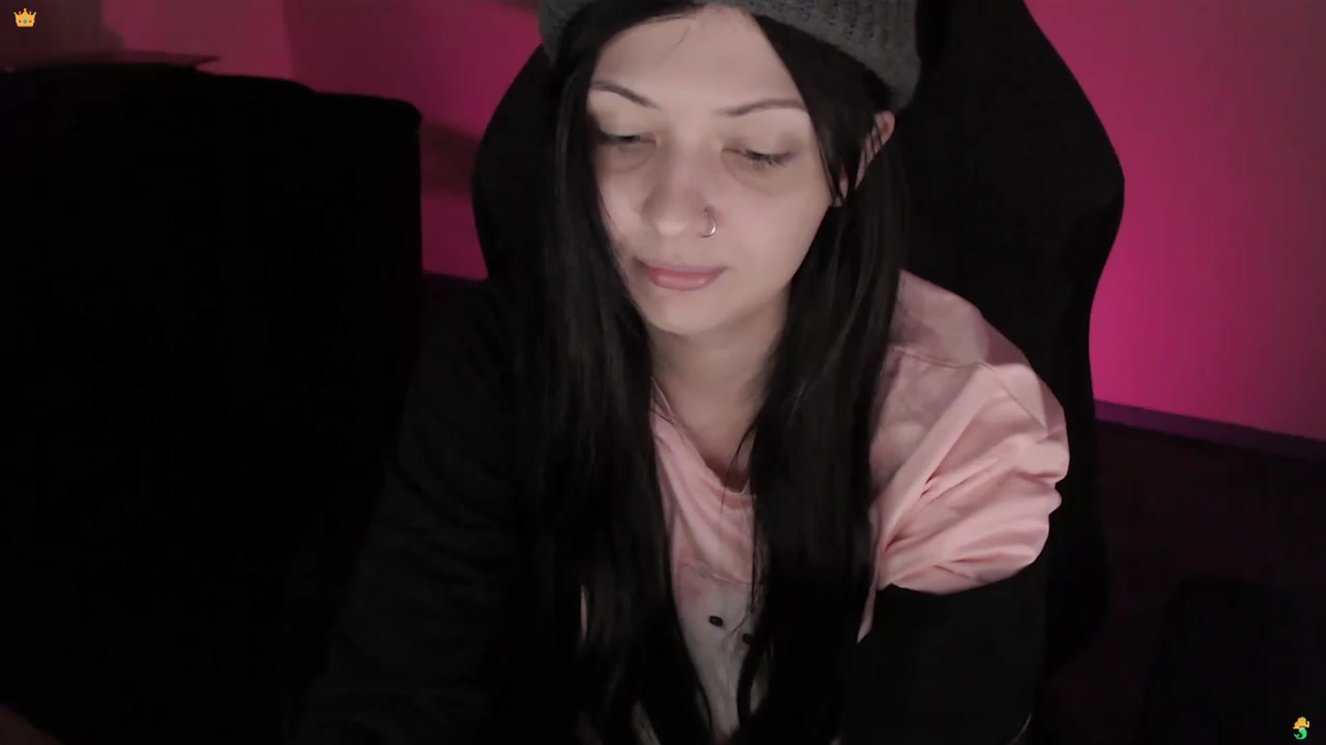 Gallery image thumbnail from RoomToAvoid's myfreecams stream on, 03/15/2023, 04:08 image 3 of 20