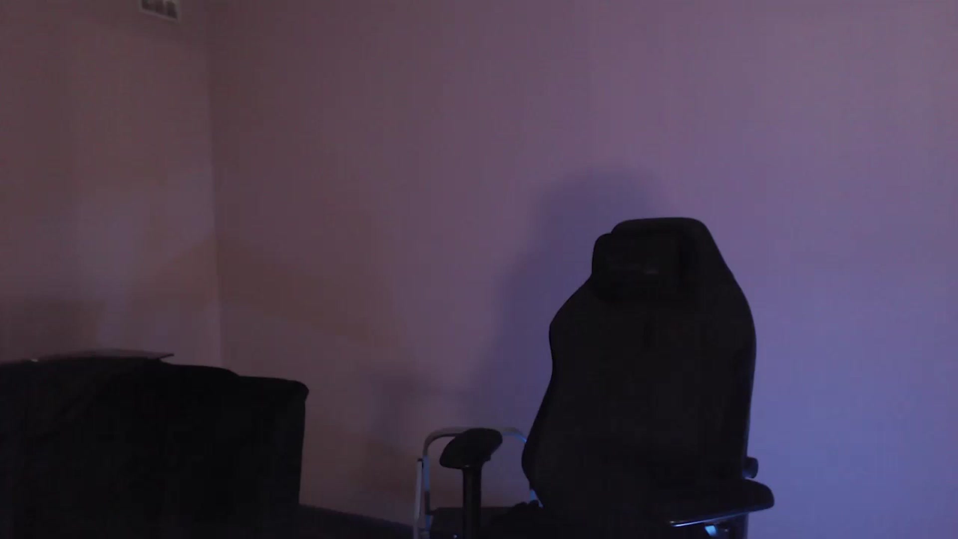Gallery image thumbnail from RoomToAvoid's myfreecams stream on, 03/15/2023, 05:50 image 14 of 20